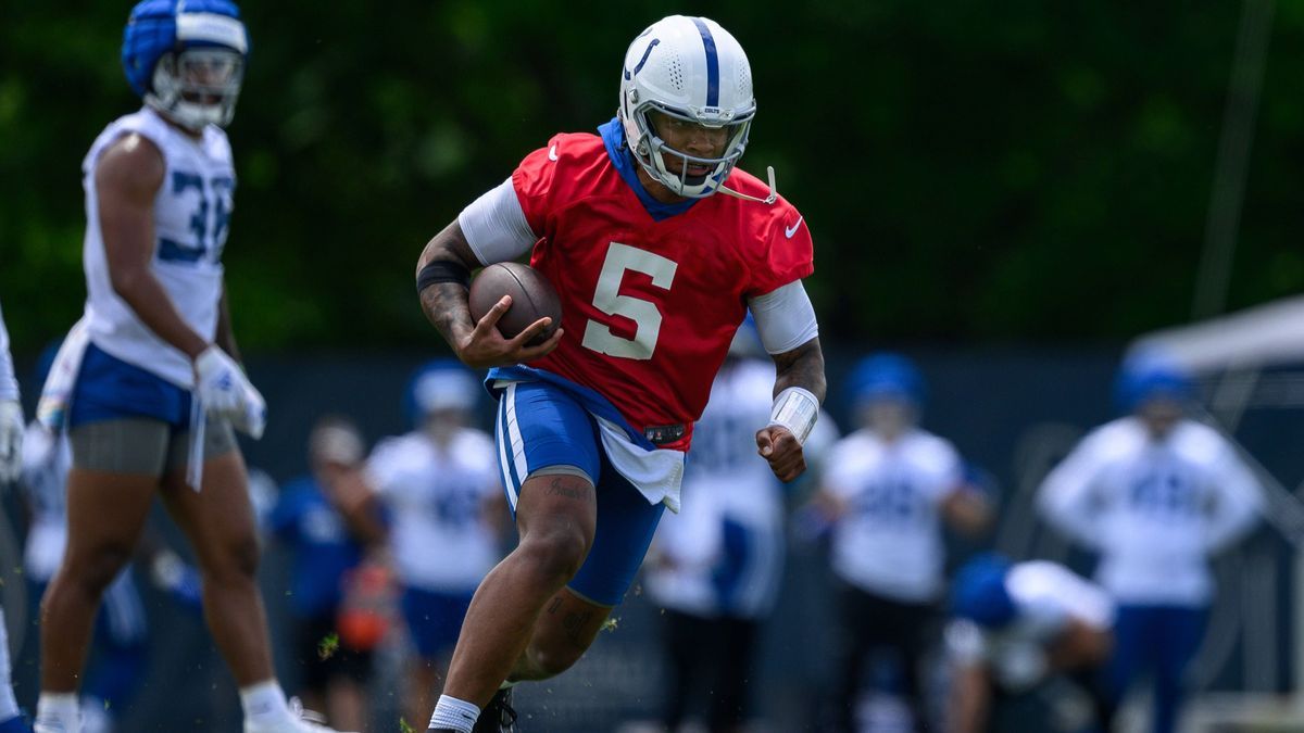 INDIANAPOLIS, IN - JUNE 04: Indianapolis Colts quarterback Anthony Richardson (5) runs through a drill during the Indianapolis Colts mini-camp practice on June 4, 2024 at the Indiana Farm Bureau Fo...