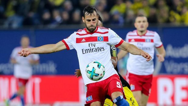 
                <strong>Mergim Mavraj (Hamburger SV)</strong><br>
                Hat in der Abwehr alle Hände voll zu tun, löst viele Szenen sehr rustikal und kompromisslos, wirkt aber wie seine Nebenleute überfordert, sobald es der BVB schnell angehen lässt. Verzieht in der 53. Minute die Chance zum Ausgleich nur knapp. Lässt in der Endphase etwas nach, kann die Löcher bei den BVB-Kontern nicht mehr stopfen. ran-Note: 3
              