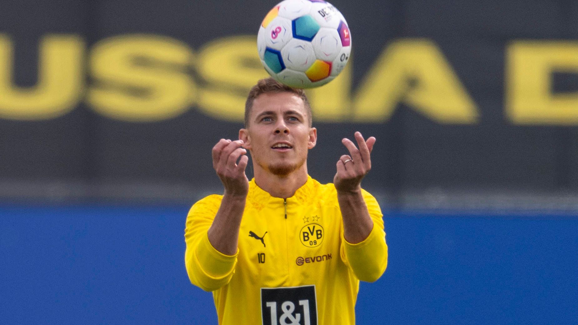 Thorgan Hazard of Anderlecht in action with the ball during a News Photo  - Getty Images