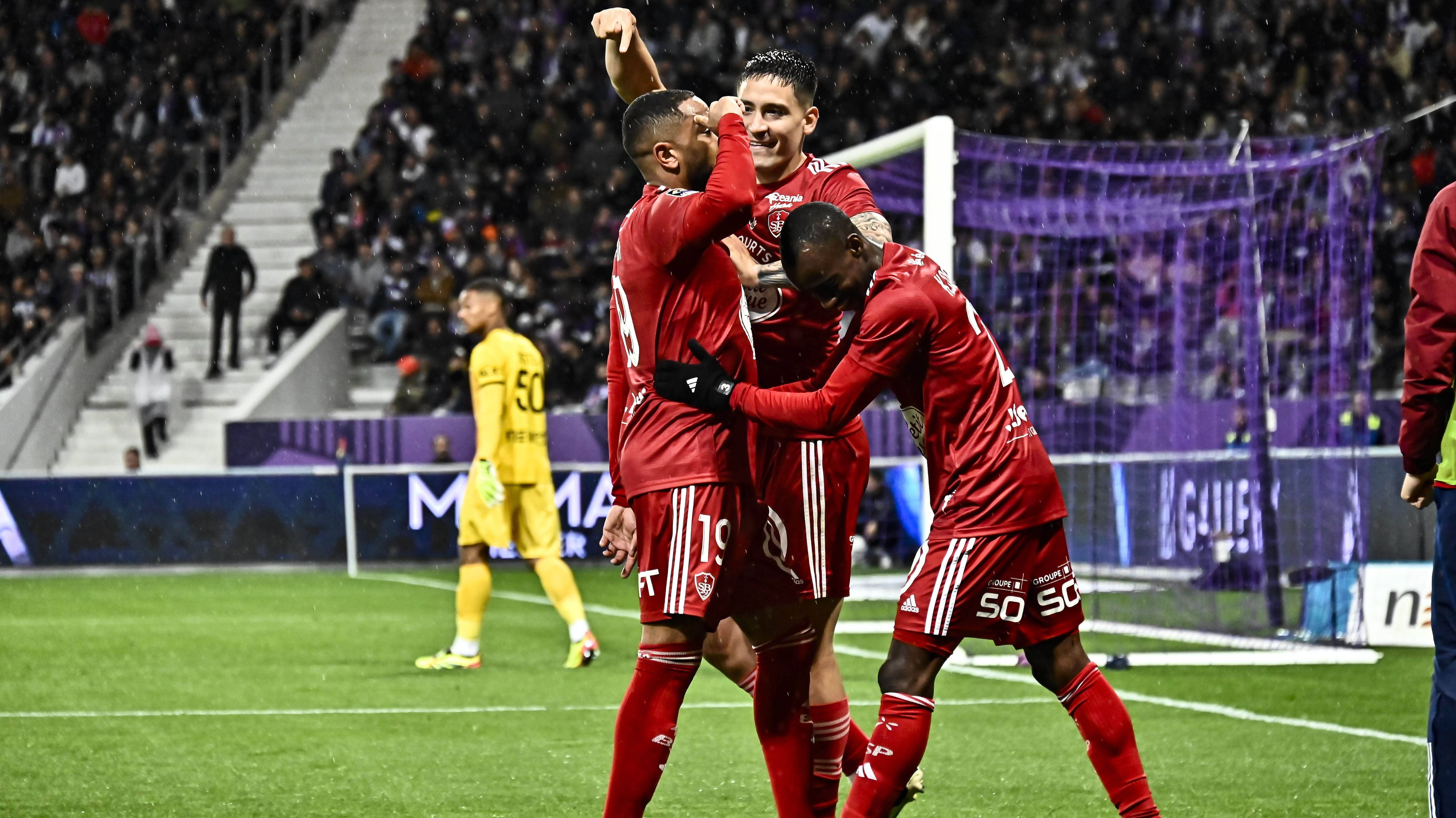 <strong>Stade Brest (Frankreich)</strong><br>Alle fünf großen Ligen in Europa stellen ein Überraschungsteam in der Champions League 2024/25, in Frankreich war Stade Brest als Tabellendritter die Sensation der Saison. Bemerkenswert: Die kommende Saison wird die allererste europäische in der Vereinsgeschichte überhaupt. Durch die CL-Reform stellt Frankreich derzeit drei direkte Starter.