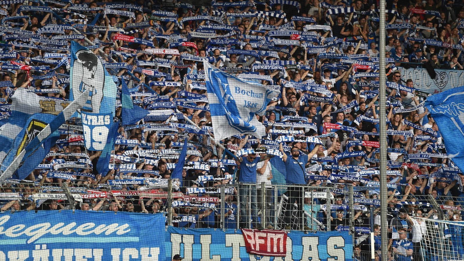 
                <strong>Platz 11: VfL Bochum</strong><br>
                Verkaufte Dauerkarten: 
              