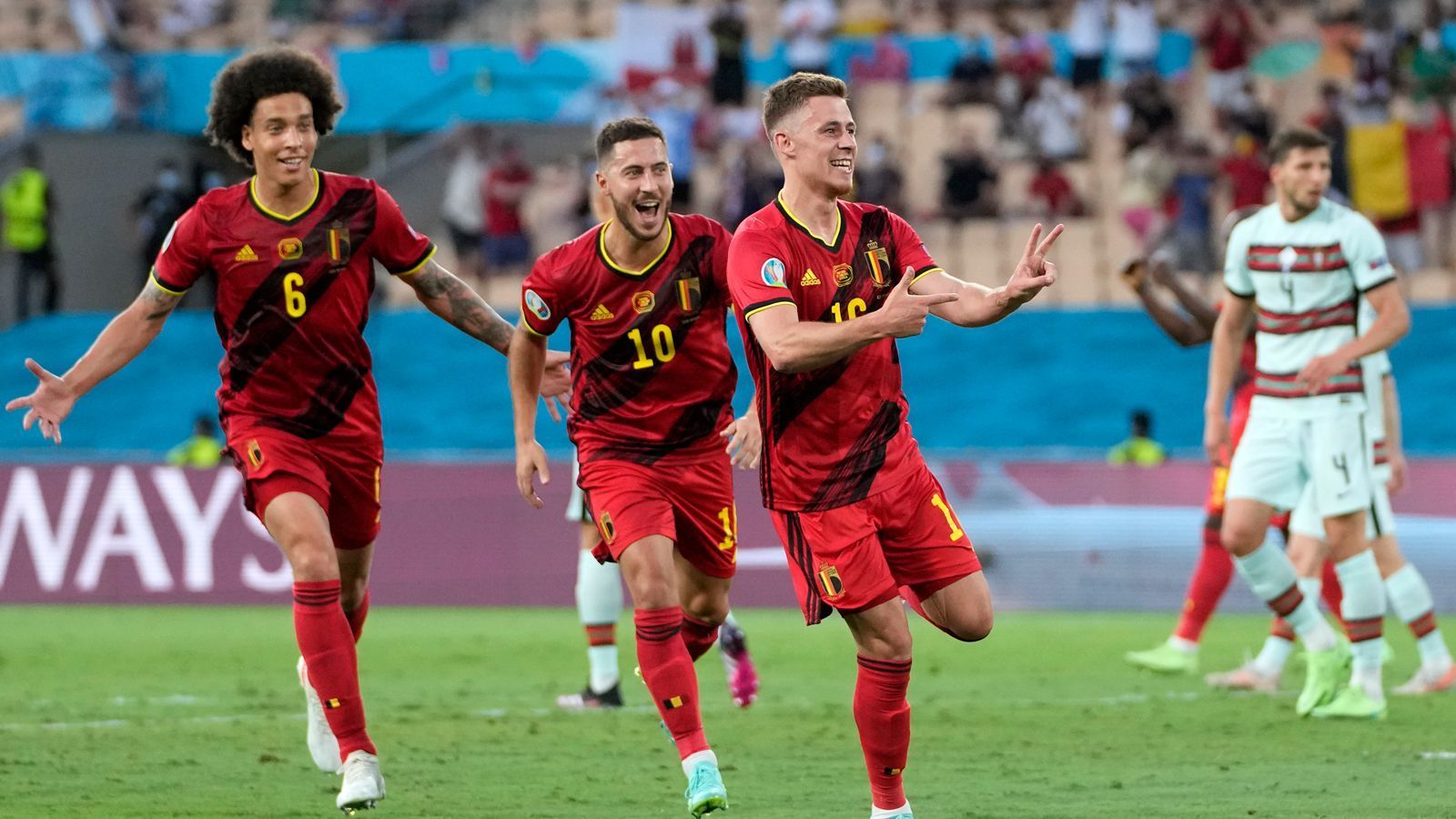 
                <strong>Belgien führt zur Pause</strong><br>
                Hazards Tor ist der einzige Treffer in der ersten Halbzeit. Vielleicht riskieren beide Mannschaften nun in der zweiten Hälfte mehr.
              