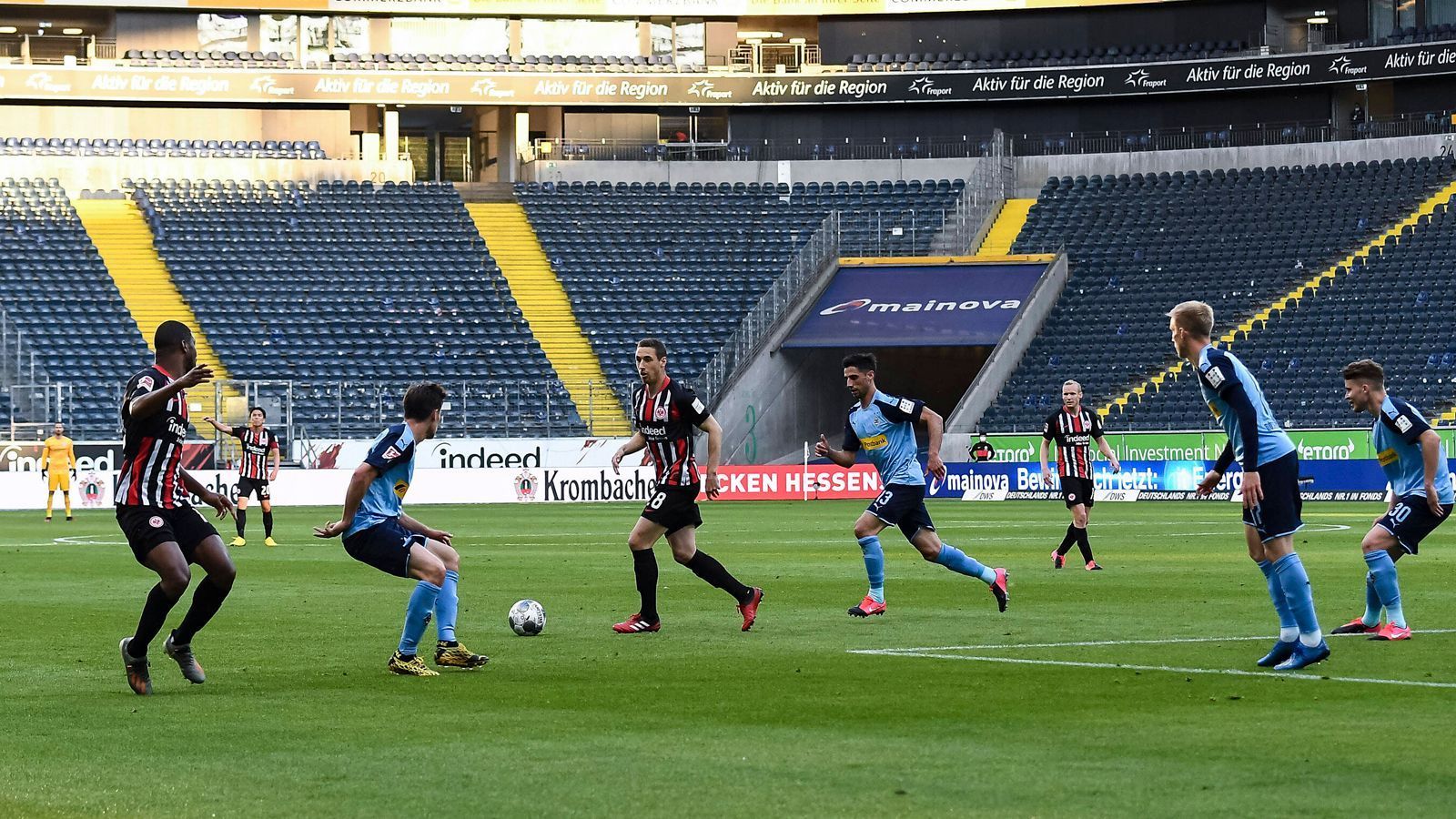 
                <strong>10. Geisteratmosphäre ermöglicht besondere Einblicke</strong><br>
                Zugegeben, Fußball ohne Fans macht nur halb so viel Spaß. Aber weil man sich manche Krisen auch schönreden muss, um durchzuhalten, hier ein Versuch: Die Geisteratmosphäre in den Stadien ermöglicht es den Zuschauern zuhause, nahezu jedes Wort der Trainer und der Spieler aufzuschnappen. Das könnte im Laufe der Saison noch zu explosiven Geschichten führen. Lasst uns darauf freuen.
              