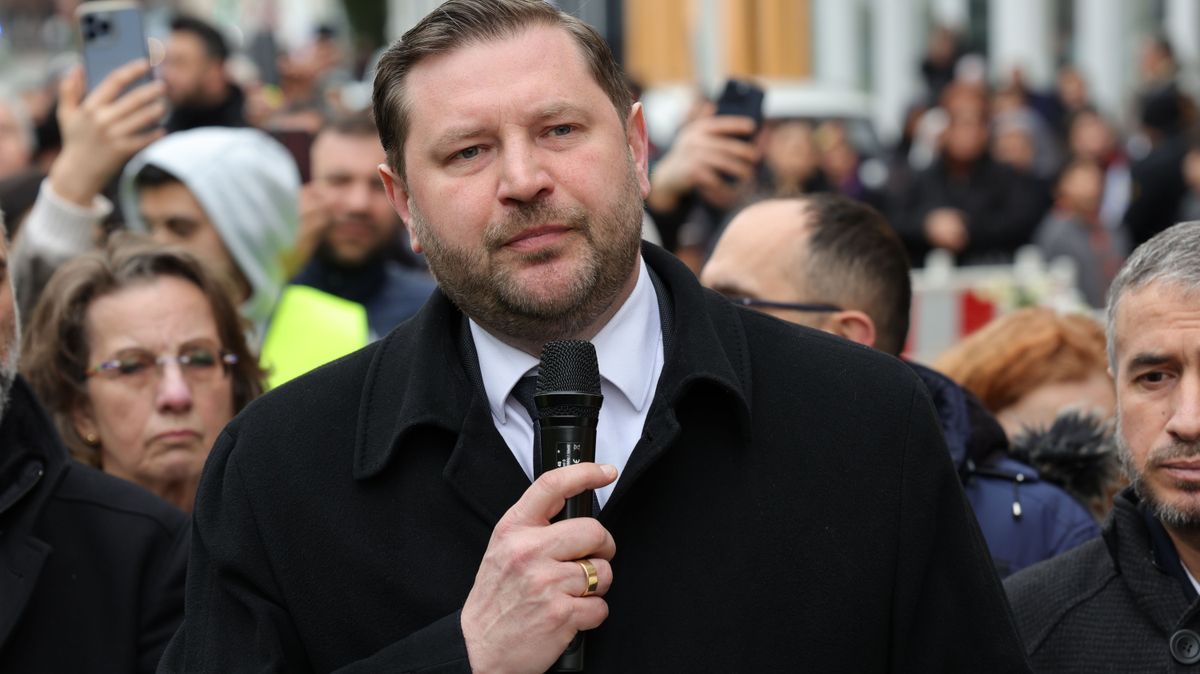 In der Schleuser-Affäre wird auch gegen den Solinger Oberbürgermeister Tim Kurzbach (SPD) ermittelt. 
