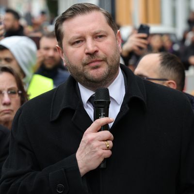 In der Schleuser-Affäre wird auch gegen den Solinger Oberbürgermeister Tim Kurzbach (SPD) ermittelt. 