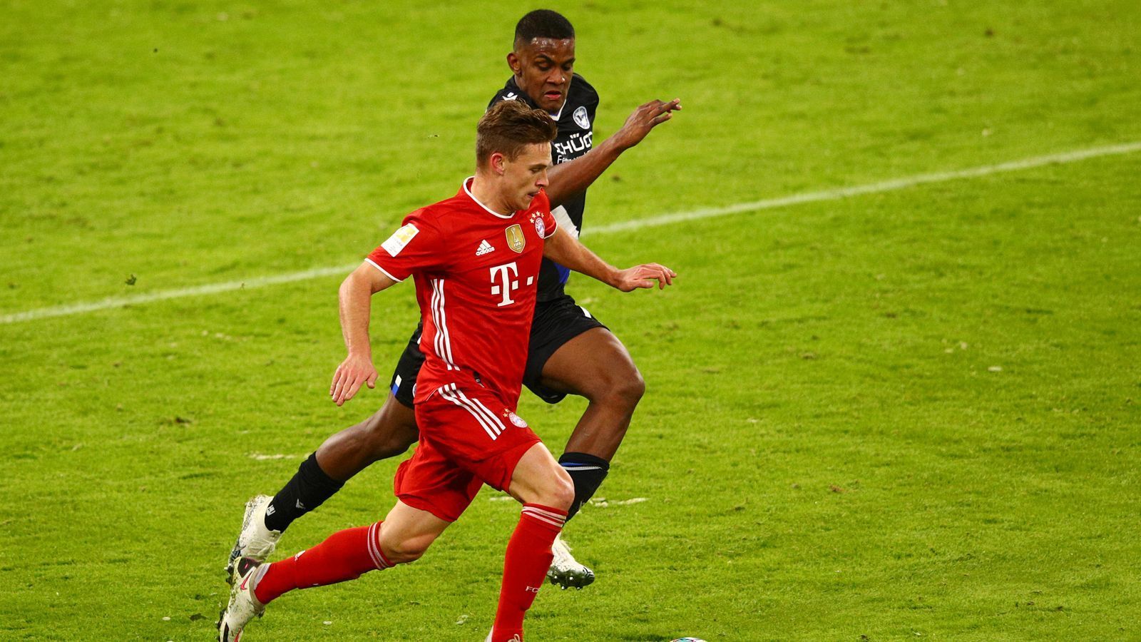 
                <strong>Joshua Kimmich</strong><br>
                Kommt in der 58. Minute für den unsicheren Sarr und bringt mehr Stabilität auf die rechte Seite. ran-Note: 3
              