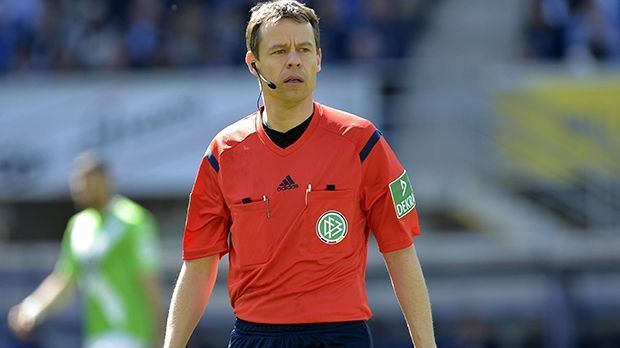 
                <strong>Markus Schmidt (Stuttgart)</strong><br>
                Markus Schmidt (Stuttgart): Auch er gehört zu den "alten Hasen" unter den Bundesliga-Schiedsrichtern. Markus Schmidt pfeift seit der Saison 2003/04 Erstliga-Partien. In seinem ersten Spiel trafen Hertha BSC und der SC Freiburg aufeinander. Der 42-Jährige kommt aus Stuttgart.
              