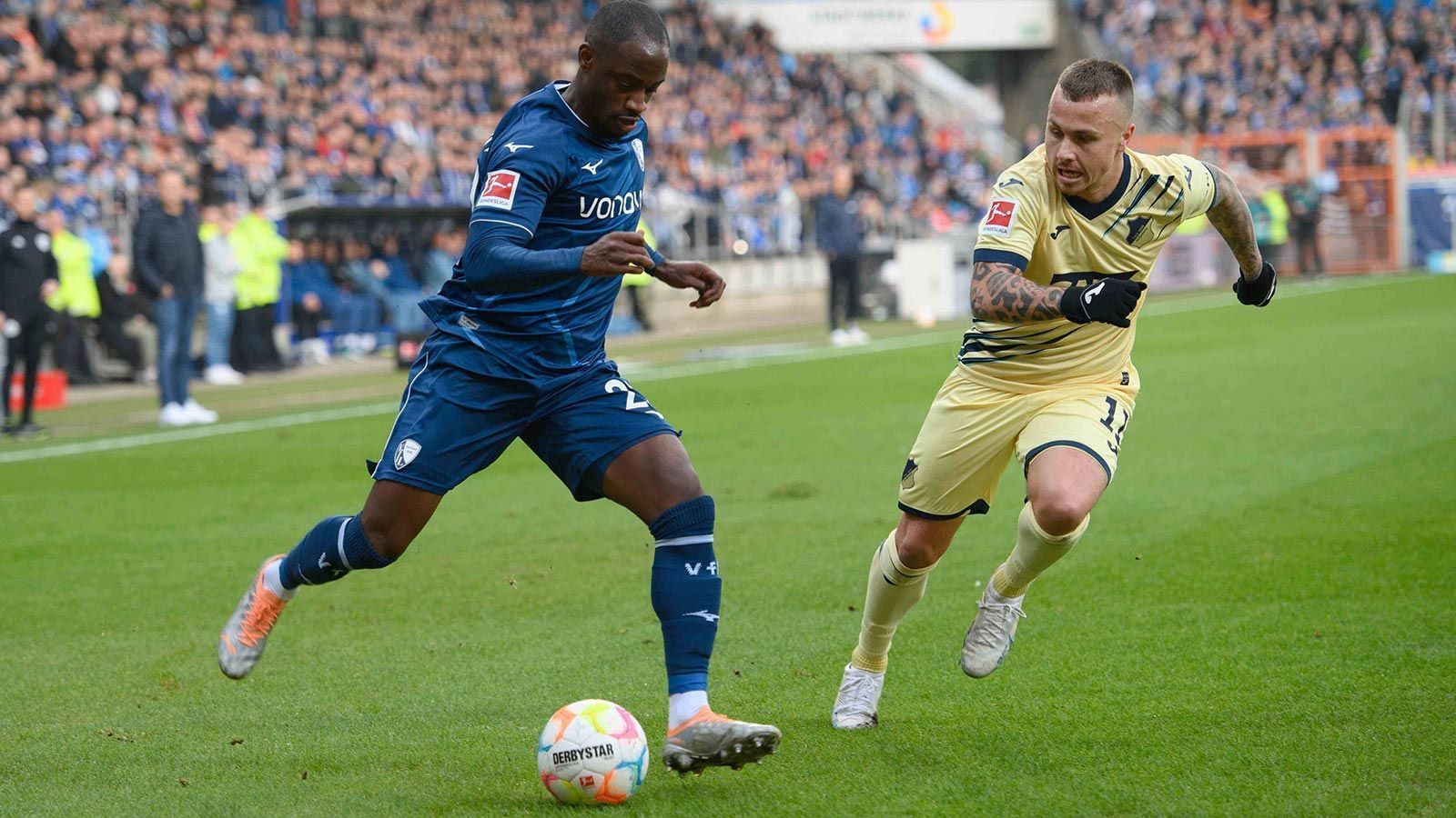 
                <strong>Gewinner: Christopher Antwi-Adjei (VfL Bochum)</strong><br>
                Bochum holt beim 5:2 gegen die TSG Hoffenheim ganz wichtige Punkte im Abstiegskampf, auch wegen drei Assists von Christopher Antwi-Adjei. Der Ghanaer spielte wie entfesselt für den VfL. Seine Leistung unter dem neuen Trainer Thomas Letsch steht sinnbildlich für den Bochumer Aufschwung. Seine Leistungssteigerung schrieb er gegenüber "Bild" dem gewachsenen Selbstvertrauen unter Letsch zu.
              