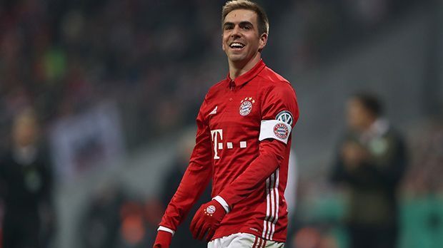 
                <strong>Wer wird Philipp Lahms Nachfolger? </strong><br>
                Philipp Lahm beendet im Sommer seine Karriere. Für den FC Bayern München stellt sich damit die Frage: Wer wird den 33-Jährigen als Rechtsverteidiger ersetzen? Setzt der Rekordmeister auf die interne Lösung oder holen sich die Münchner weitere Verstärkung? ran.de stellt Kandidaten vor, die ab kommender Saison Lahms Rolle in der Verteidigung einnehmen könnten. 
              