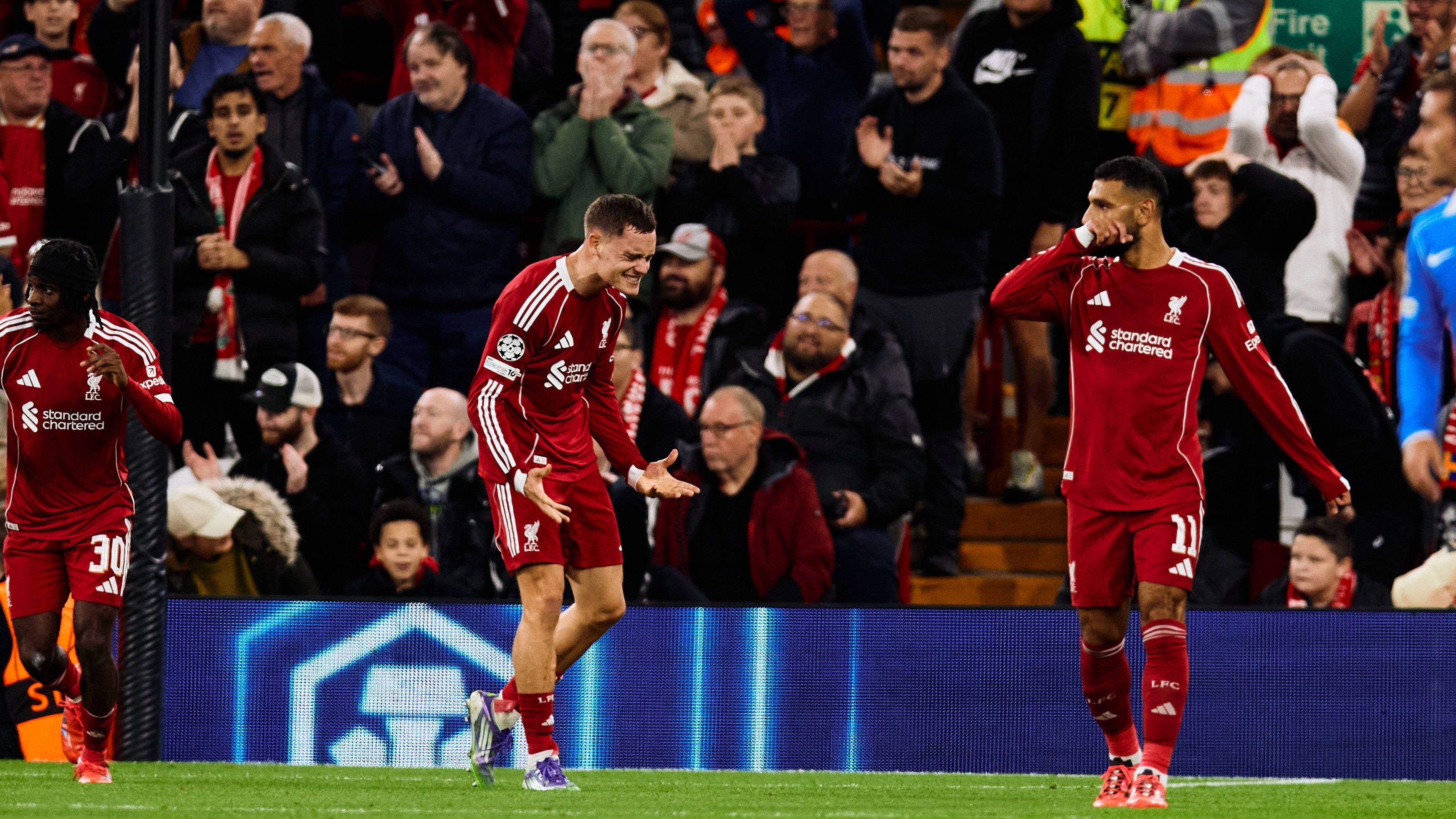 <strong>4. FC Liverpool</strong><br><strong>Kadermarktwert:</strong> 1,12 Milliarden Euro<br><strong>Wertvollster Spieler:</strong> Florian Wirtz, 22 Jahre, Offensives Mittelfeld, 140 Millionen Euro Marktwert (Bild: in der Mitte)