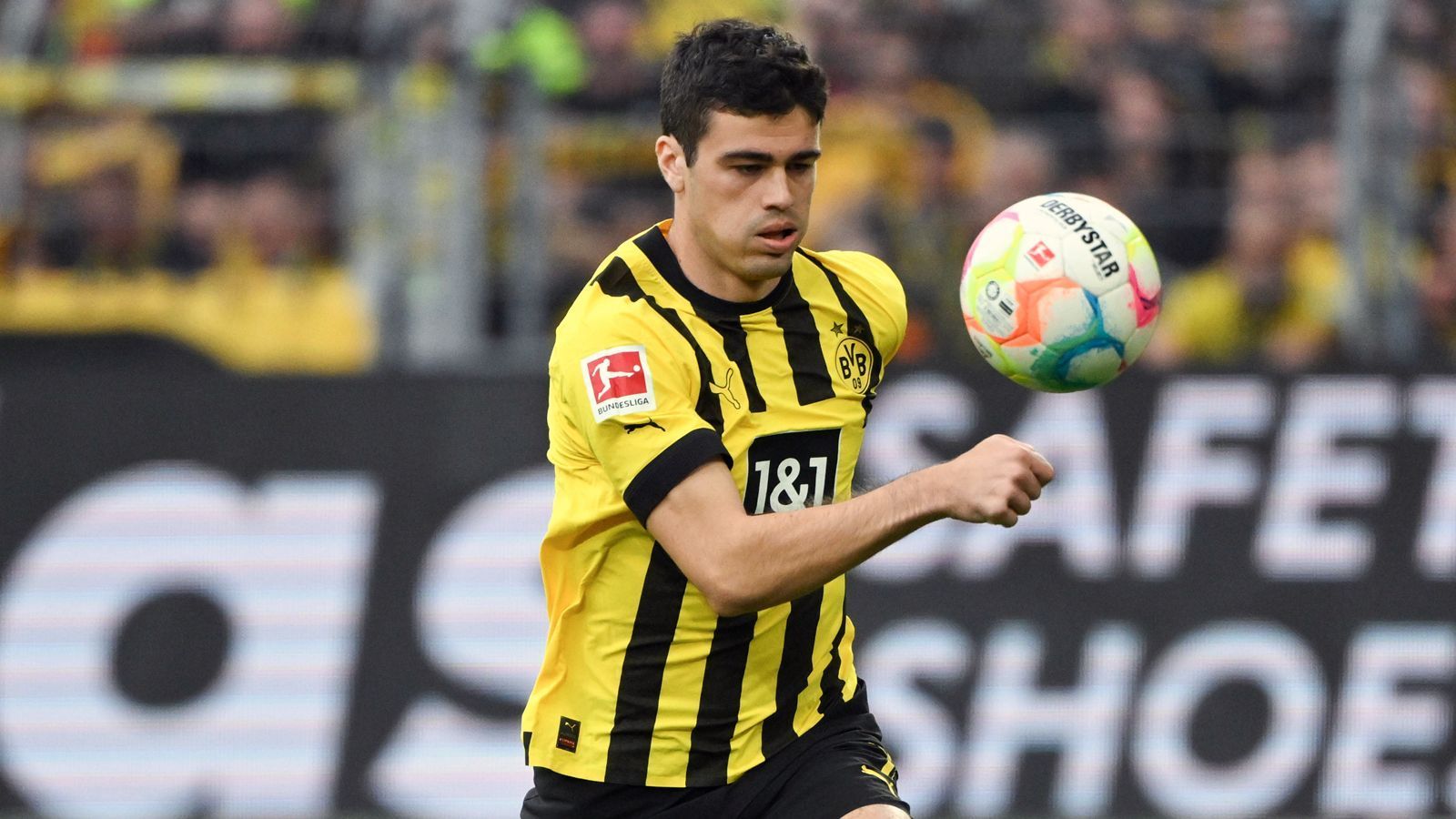 
                <strong>Giovanni Reyna</strong><br>
                Kommt in der 69. Minute für Brandt. Fällt vor allem dadurch auf, dass er den Foulelfmeter zum 1:4 der Gladbacher verursacht. Auch wenn die Entscheidung des Schiedsrichters hart ist. Macht den Fehler aber durch sein spätes Tor wieder gut. ran-Note: 3
              