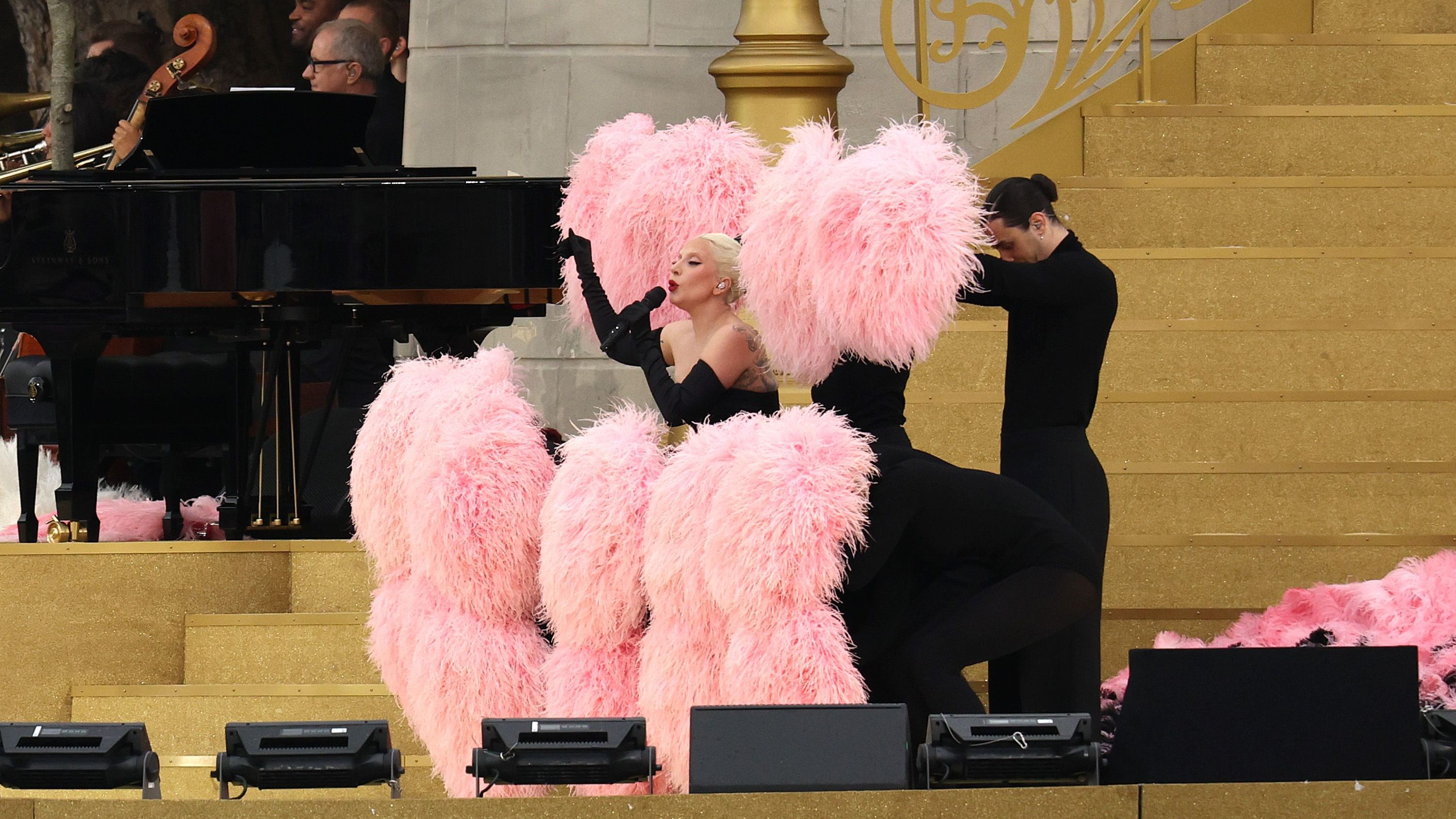 <strong>Olympia 2024: Die besten Bilder der Eröffnungsfeier in Paris</strong><br>Lady Gaga sorgt für den ersten spektakulären Auftritt des Abends.