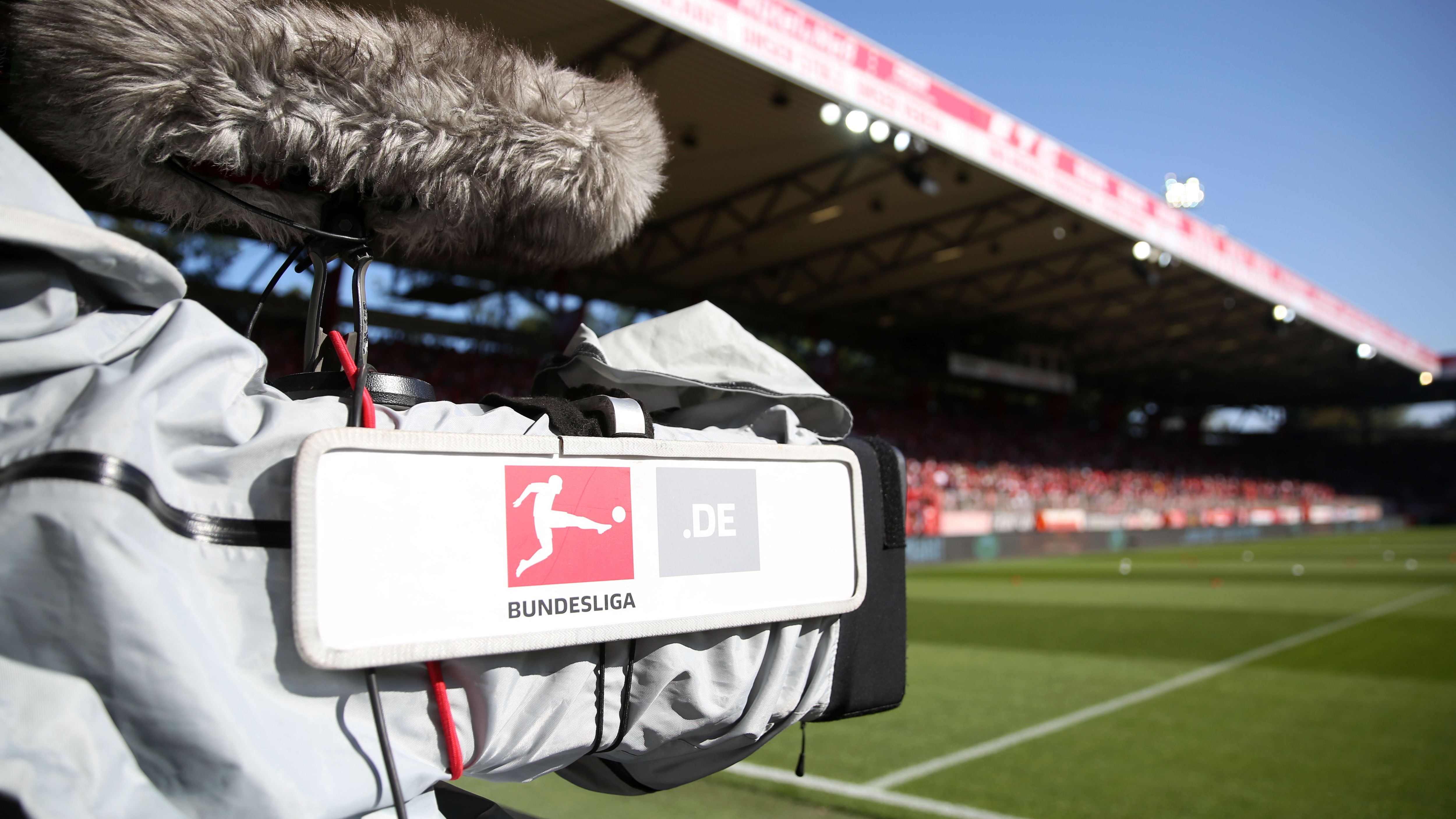 <strong>Bundesliga-Transfermarkt: So hoch ist die Wertschöpfung der Vereine</strong><br>Wie viel jeder Bundesligist für seinen aktuellen Kader ausgegeben hat (derzeit verliehene Spieler zählen nicht dazu) und wie hoch der eigentliche Marktwert des Kaders ist, sind entscheidende Indikatoren für die Wertschöpfung.&nbsp;<strong><em>ran</em></strong>&nbsp;stellt ein Ranking aller 18 Bundesligisten zusammen, aus dem hervorgeht, welche Vereine die höchste Wertschöpfung generieren (Quelle: "transfermarkt.de", Stand: 17.07.2025)