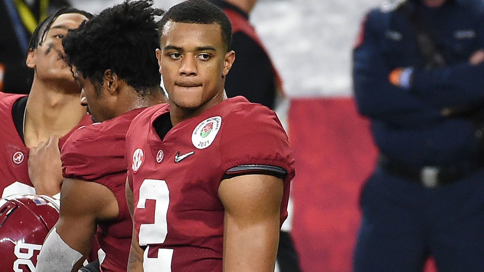 
                <strong>10. Pick: Dallas Cowboys - Patrick Surtain II (Cornerback)</strong><br>
                Die Cowboys-Secondary ist seit Jahren ein Problem in Dallas. Mit Patrick Surtain II bekommen die Texaner einen Cornerback, der eine tolle Kombination aus Größe und Spielverständnis mitbringt. Hat Qualitäten eines Shut-Down-Cornerbacks.
              