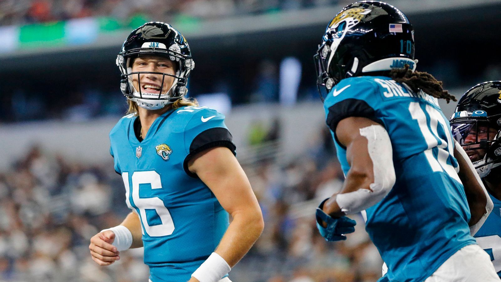 
                <strong>Jacksonville Jaguars - Erfüllt Trevor Lawrence die hohen Erwartungen? </strong><br>
                Er ist einer der besten College-Quarterbacks der Football-Geschichte, der erste Pick des Drafts 2021 und soll die Jacksonville Jaguars nun durch den großen Umbruch zurück in die Erfolgsspur führen. Auf Lawrence lastet entsprechend großer Druck, bei keinem Rookie dürften die Erwartungen SO hoch sein. Erfüllt er sie? 
              