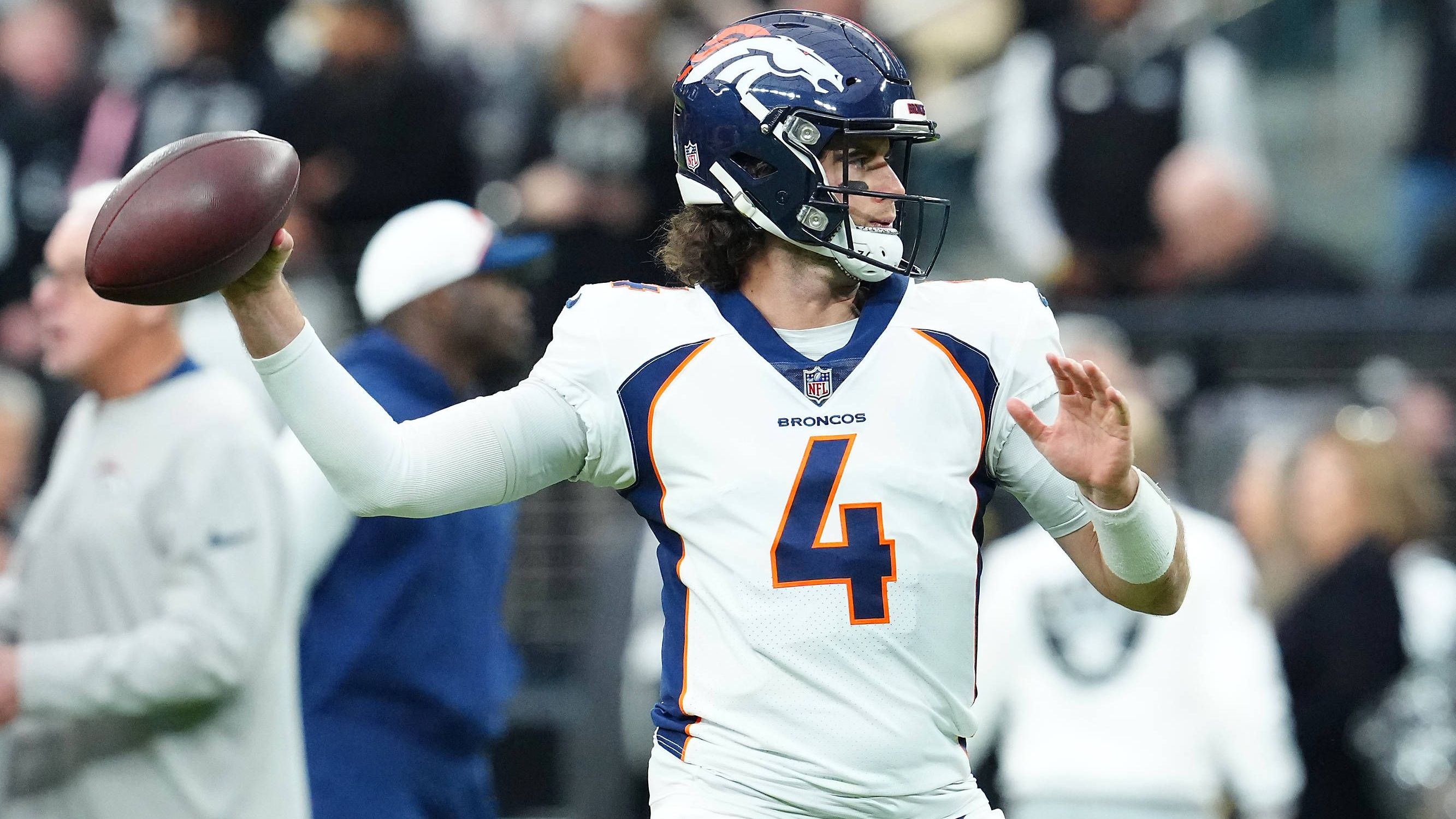 <strong>Jarrett Stidham (Denver Broncos)</strong><br>Vielleicht überrascht General Manager George Paton aber auch alle und geht mir Jarrett Stidham als Starter in die Saison. Sehr unwahrscheinlich, aber doch möglich. In seiner Karriere kommt der Viertrundenpick von 2019 auf 1.422 Yards bei 197 Pässen, dazu jeweils acht Touchdowns und Interceptions.