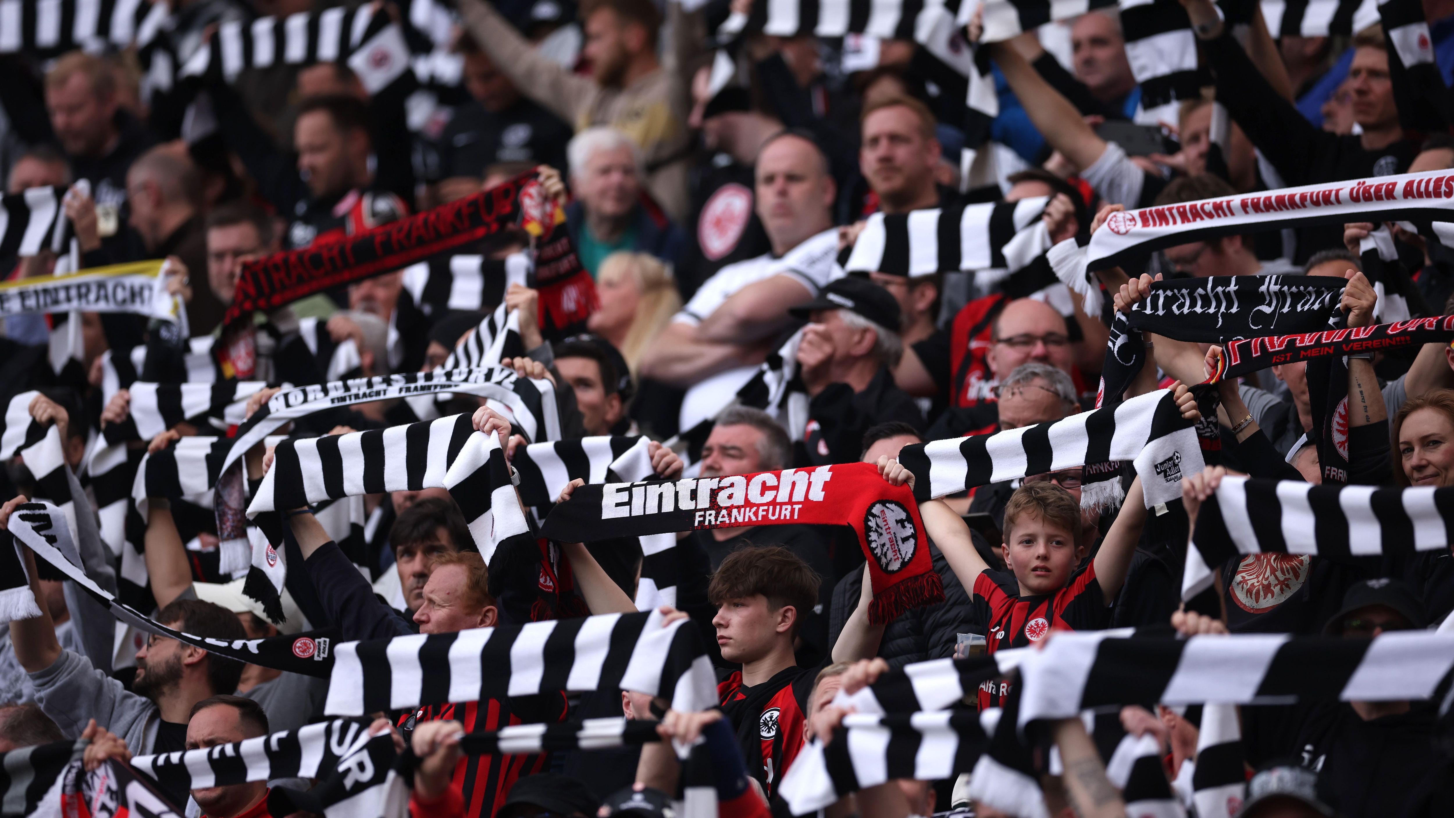 <strong>Platz 4: Eintracht Frankfurt</strong><br>Verkaufte Dauerkarten: 35.000<br>Verkauf beendet? Ja<br>Zuschauerkapazität im Deutsche-Bank-Park: 58.000