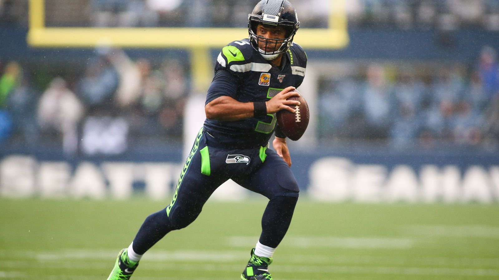 
                <strong>Start: Russell Wilson</strong><br>
                Der Quarterback der Seattle Seahawks warf bei der Niederlage gegen die Baltimore Ravens seine erste Interception und erlebte einen durchwachsenen Arbeitstag. Doch jetzt erwartet Russell Wilson mit den Atlanta Falcons eine der schwächsten Defenses der Liga. In den vergangenen fünf Wochen erzielte jeder Quarterback mindestens 20 Punkte gegen die Falcons. Für den zweitbesten Fantasy-Quarterback der Liga sollte Atlanta der perfekte Aufbaugegner sein.
              