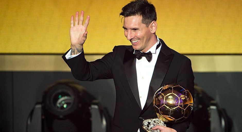 
                <strong>Lionel Messi Ballon d'Or</strong><br>
                Immer wieder Lionel Messi. Der Argentinier wurde bereits fünf Mal mit dem Ballon d'Or als bester Fußballer der Welt ausgezeichnet, zuletzt für das Jahr 2015. Nun veröffentlicht "France Football" die Kandidatenliste für 2016. Insgesamt 30 Spieler stehen auf der Shortlist, die das Blatt Stück für Stück bekannt gibt. Wer beerbt den Zauberer des FC Barcelona? Oder schnappt er sich seinen sechsten Goldenen Ball?
              