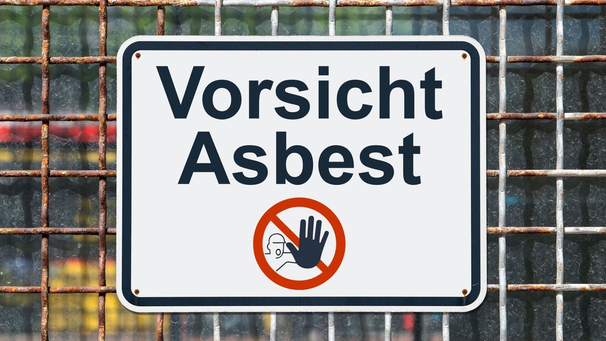 Asbest ist zwar verboten, ist aber in zahlreichen Bestandsgebäuden noch vorhanden.
