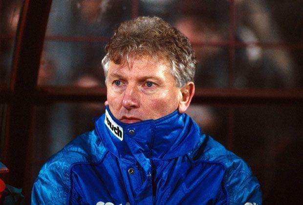 
                <strong>Intellektuelle Spieler</strong><br>
                Warum sein Team 1976 ein Spiel verlor, wusste Homburg-Trainer Uwe Klimaschefski genau: "Meine Spieler sind Intellektuelle, sie haben den Tod von Mao noch nicht verkraftet."
              