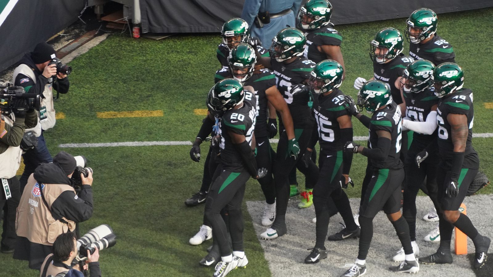 
                <strong>Platz 3: New York Jets</strong><br>
                Saison: 2019 -Vereinbarte Garantiesummen: 131,4 Millionen US-Dollar -Saisonausgang: Playoffs verpasst 
              