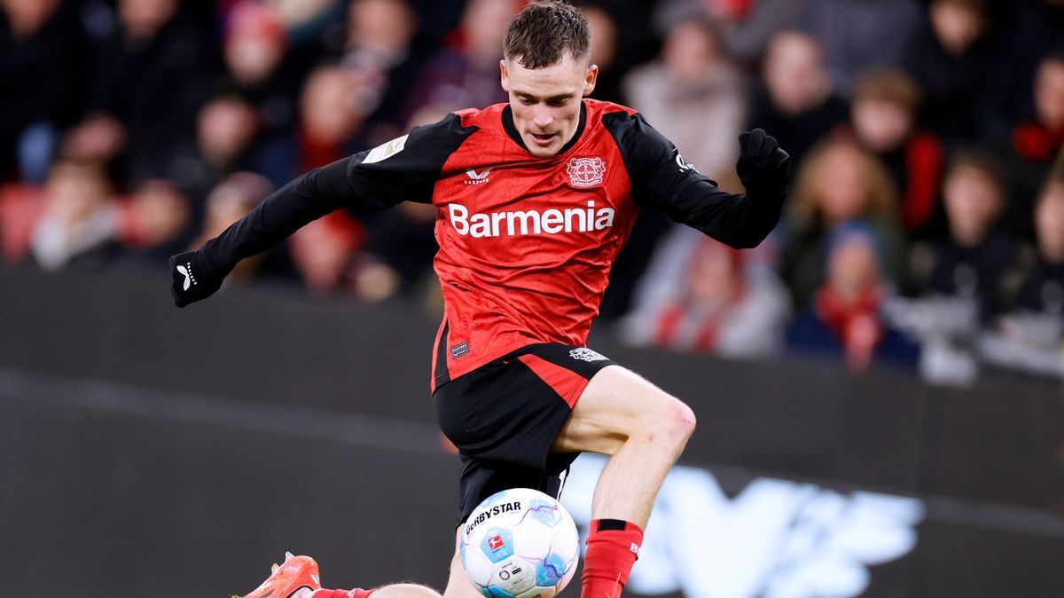 WIRTZ Florian Team Bayer 04 Leverkusen DFL Fussball Bundesliga Saison 2024 - 2025 BL Spiel Bayer 04 Leverkusen - SC Freiburg 5 : 1 am 21.12. 2024 in Leverkusen DFL REGULATIONS PROHIBIT ANY USE OF P...