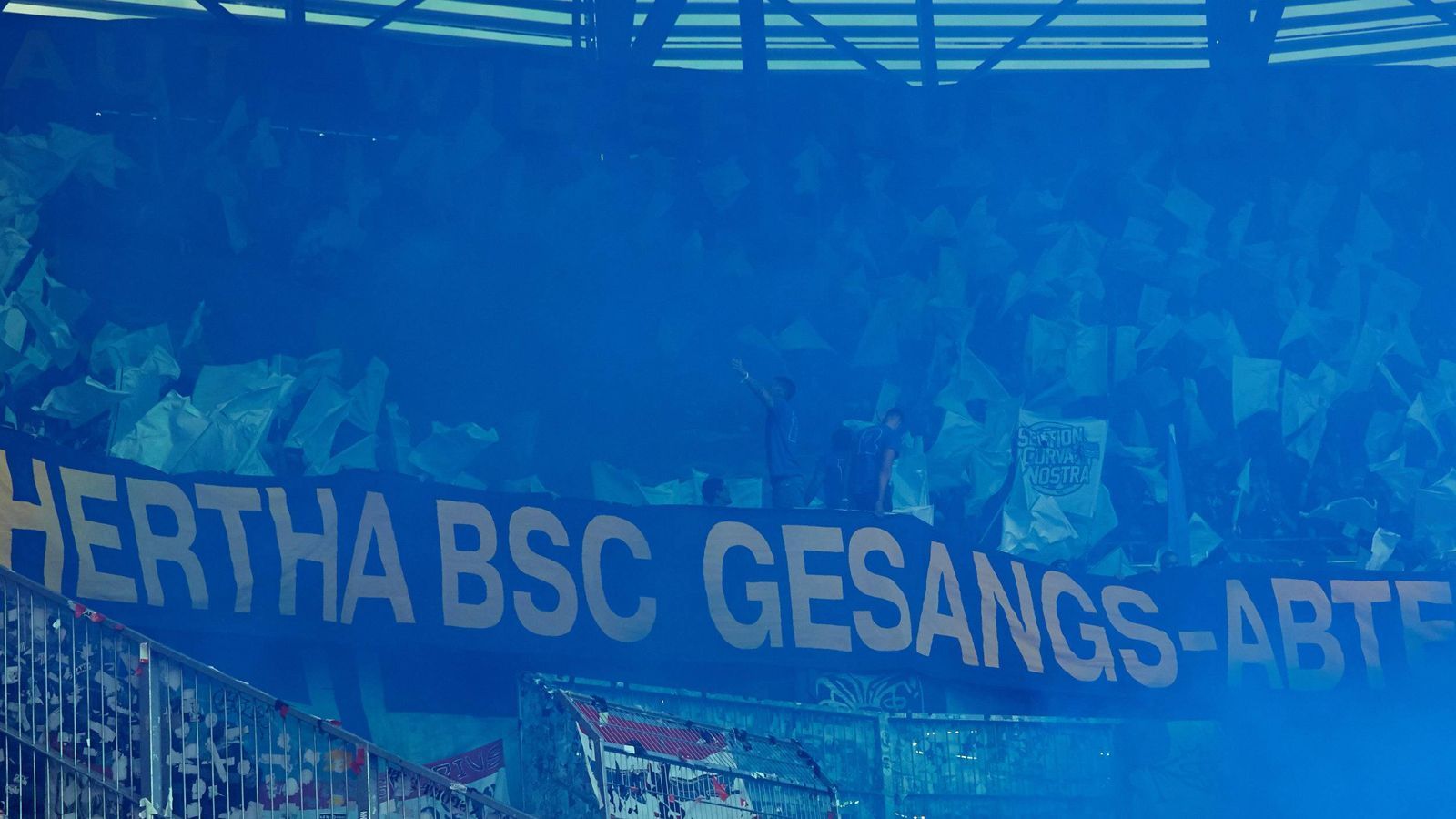 
                <strong>Platz 8: Hertha BSC</strong><br>
                Geldstrafen in der Saison 18/19: 132.250 Euro
              