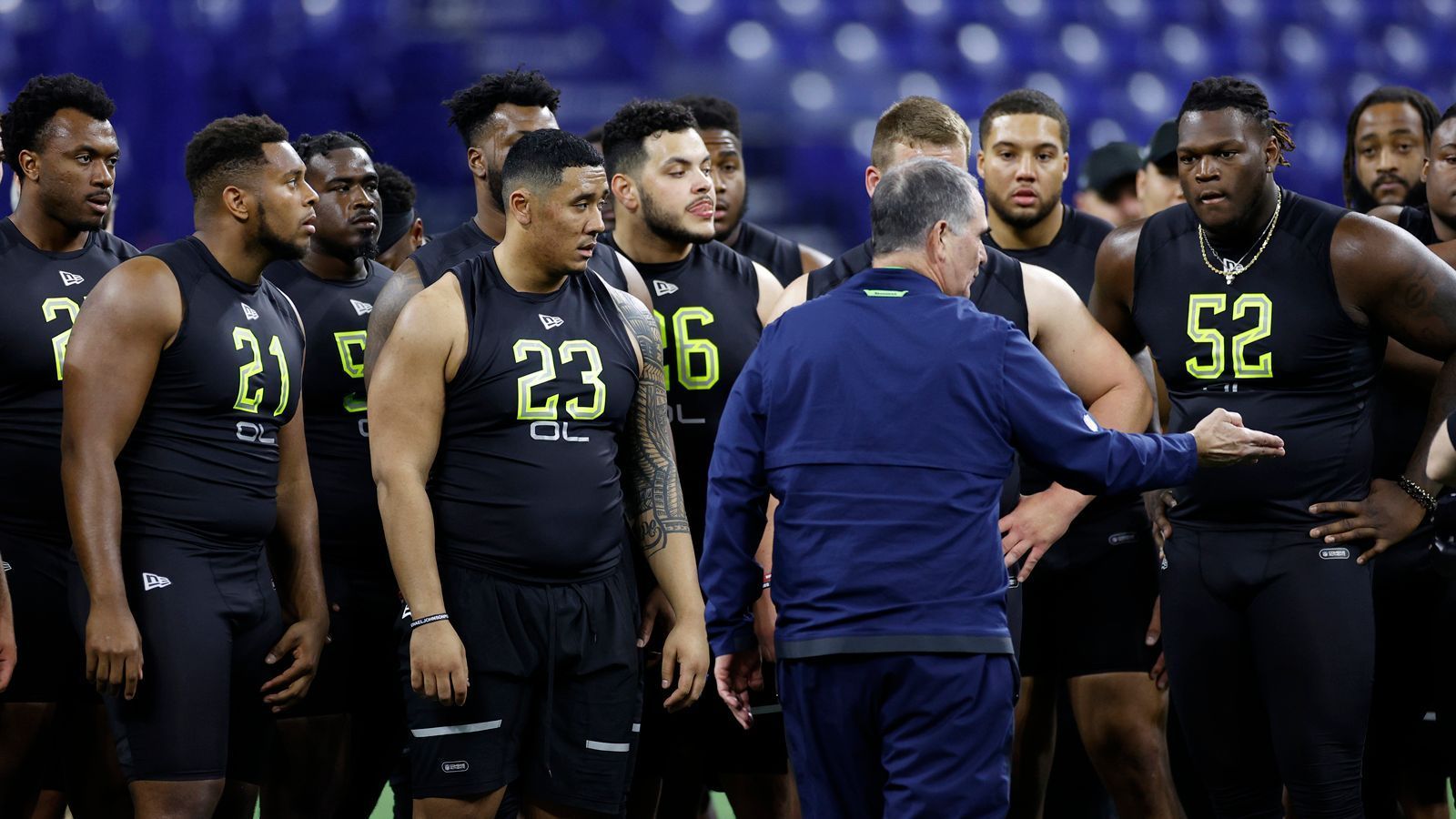 <strong>Der Ablauf beim NFL Scouting Combine</strong><br>
                Im Lucas Oil Stadium von Indianapolis findet vom 26. Februar 2024 bis zum 4. März der Scouting Combine statt. Dabei absolvieren College-Spieler, die sich zum <a data-li-document-ref="346172" href="https://www.ran.de/sports/american-football/nfl/galerien/nfl-draft2024-top-college-talente-angemeldet-maye-harrison-mccarthy-penix-odunze-warten-caleb-williams-346172">Draft 2024</a> angemeldet haben, Tests, die sowohl die physische als auch psychische Komponente unter die Lupe nehmen. <strong><em>ran</em></strong> mit einem Überblick.
