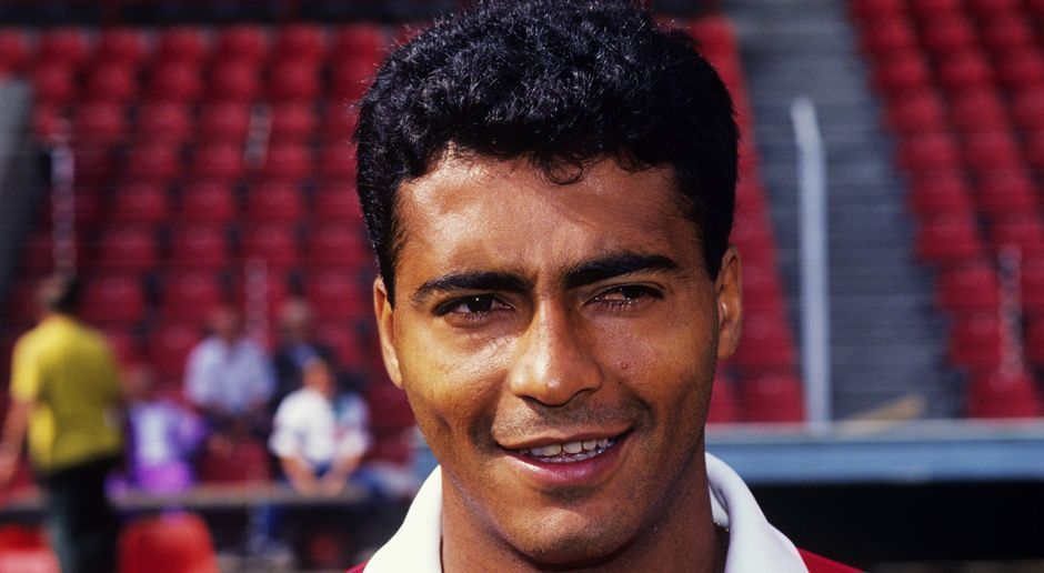 
                <strong>Romario</strong><br>
                Angriff: Romario. Seine Geschichte ähnelt der von Landsmann Ronaldo - Romario startete aber schon sechs Jahre vor dem Brasilien-Star bei der PSV durch. 1988 wechselte er aus Brasilien nach Holland und ging fünf Jahre lang für Eindhoven auf Torjagd. Das Ergebnis: 111 Einsätze, 96 Treffer, sieben Titel. Für kein Team stand Romario so oft auf dem Platz wie für die Niederländer, mit dem Klub wurde er dreimal Meister, dreimal Pokalsieger und einmal Sieger im niederländischen Superpokal.
              