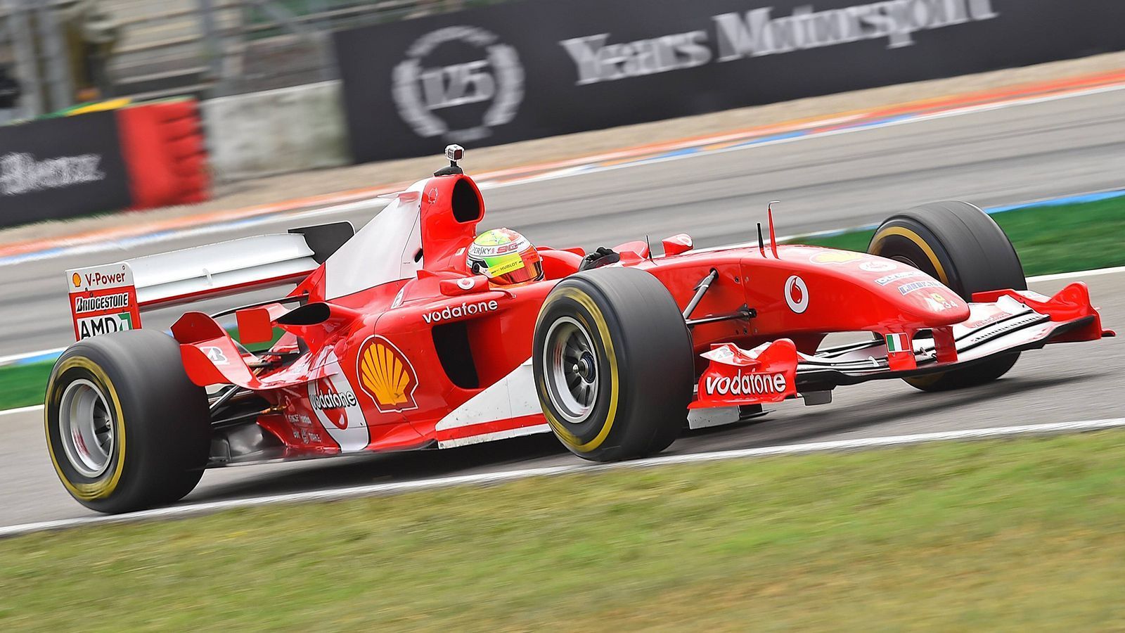 
                <strong>Mick Schumacher fährt im Weltmeister-Ferrari seines Vaters in Hockenheim</strong><br>
                Die Fußstapfen seines Vater sind natürlich riesig. Michael Schumacher ist siebenfacher Weltmeister und damit der erfolgreichste Pilot der Formel-1-Geschichte.
              