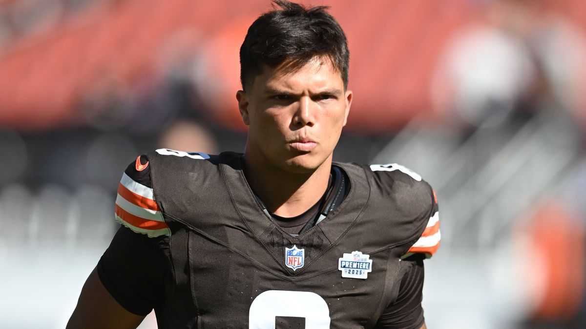 NFL, American Football Herren, USA Cincinnati Bengals at Cleveland Browns Sep 7, 2025; Cleveland, Ohio, USA; Cleveland Browns quarterback Dillon Gabriel (8) at Huntington Bank Field. Cleveland Hunt...