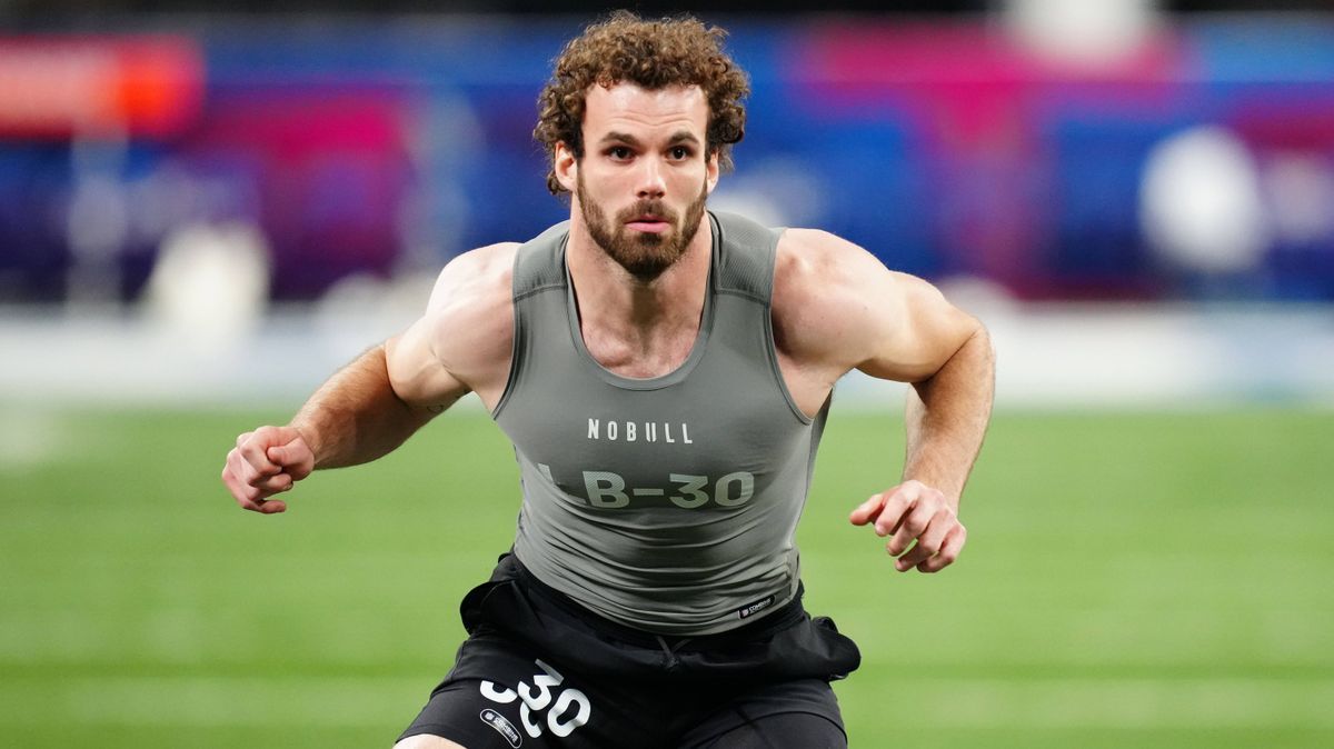NFL, American Football Herren, USA Combine Feb 29, 2024; Indianapolis, IN, USA; North Carolina State linebacker Payton Wilson (LB30) works out during the 2024 NFL Combine at Lucas Oil Stadium. Indi...