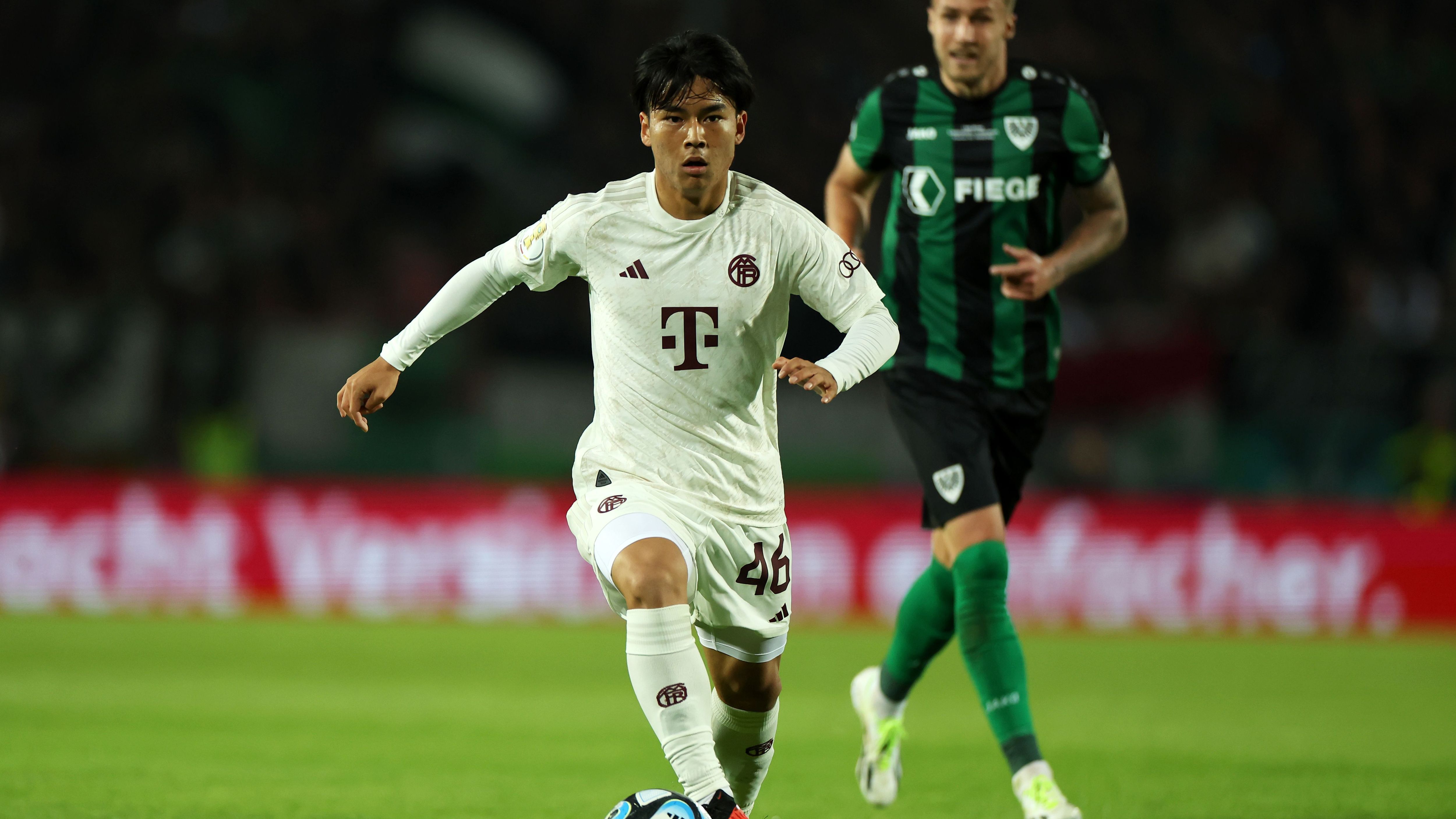 <strong>4. Einwechselspieler: Taichi Fukui</strong><br>U19-Talent, feiert ebenfalls sein Debüt, der Japaner spielt erstmals für die Profis. Auch für ihn eine gute Gelegenheit, um sich mal zu zeigen. Der Mittelfeld-Allrounder, der für Kimmich kommt, macht seine Sache ordentlich. <strong><em>ran</em>-Note: 3</strong>