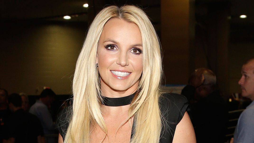 Mit einem pikanten Geständnis sorgt Britney Spears aktuell für Schlagzeilen. Alle Infos dazu gibt es hier.