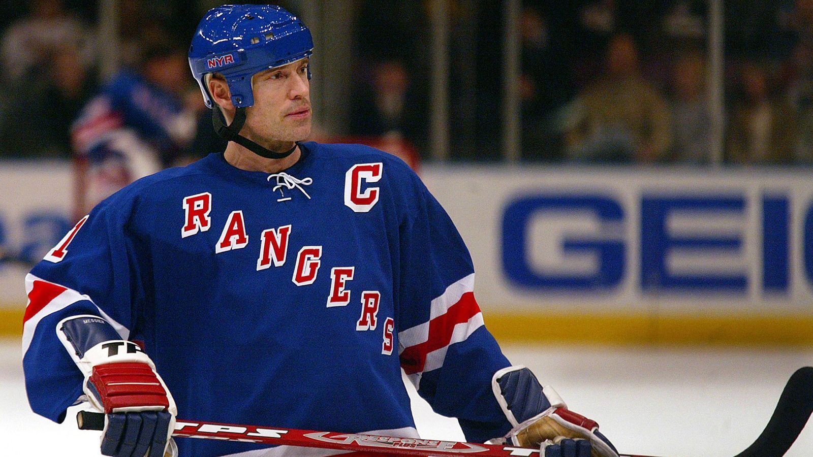 
                <strong>Platz 11: Mark Messier</strong><br>
                &#x2022; Alter beim letzten NHL-Spiel: 43 Jahre, 73 Tage -<br>&#x2022; Letztes NHL-Spiel im Jahre 2004<br>
              