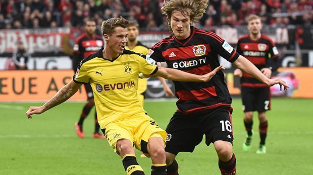 
                <strong>Erik Durm (Borussia Dortmund)</strong><br>
                Erik Durm (Borussia Dortmund): Blieb offensiv recht blass und auch defensiv liefen einige Angriffe von Bayer Leverkusen über seine Seite. Allerdings mit dem guten Pass auf Reus vor dem ersten Tor. ran-Note: 3.
              