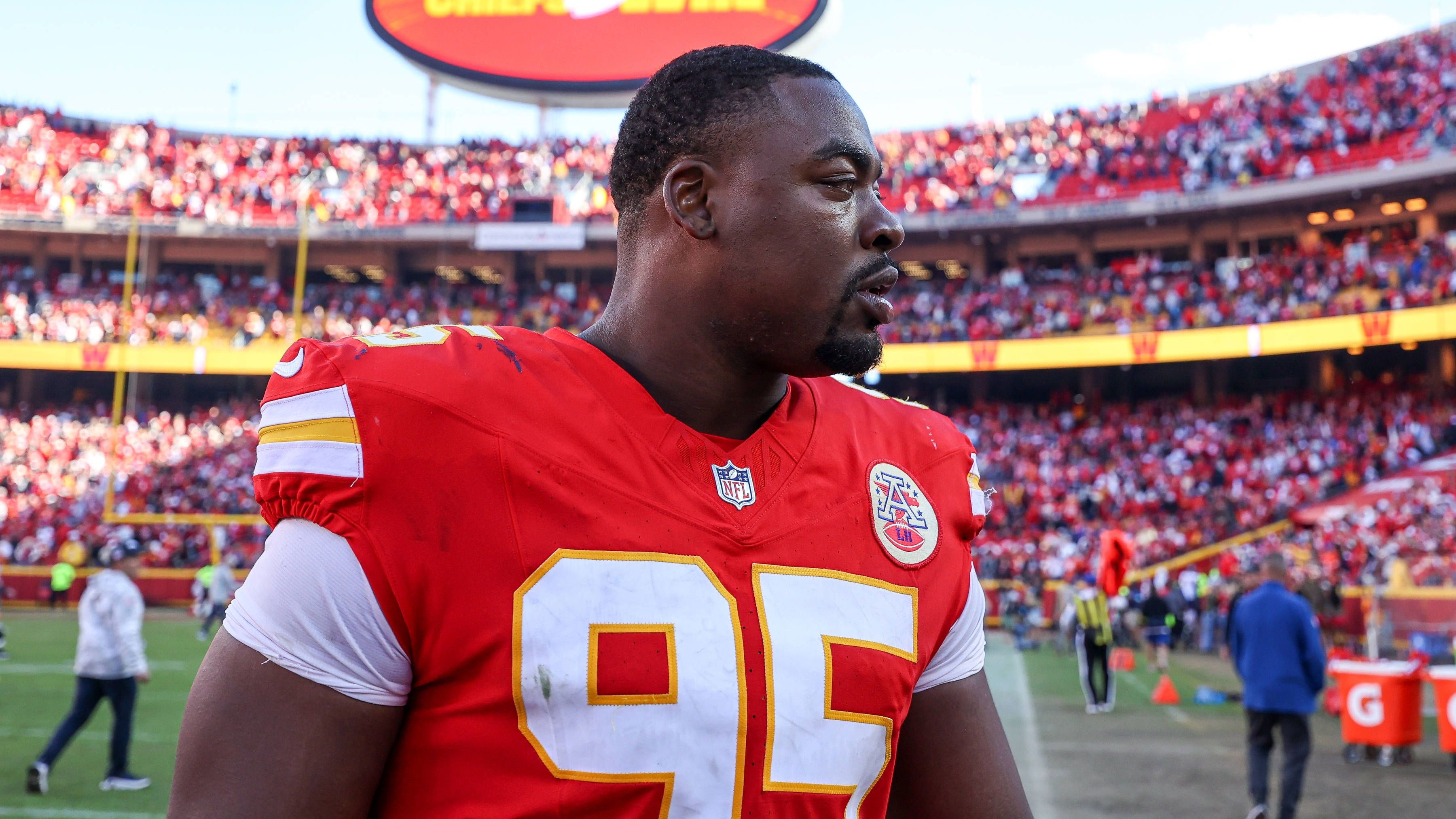 <strong>Chris Jones (Kansas City Chiefs)</strong><br>Position: Defensive Tackle<br>Awards: Defensive Player of the Year<br>Quote: +1000