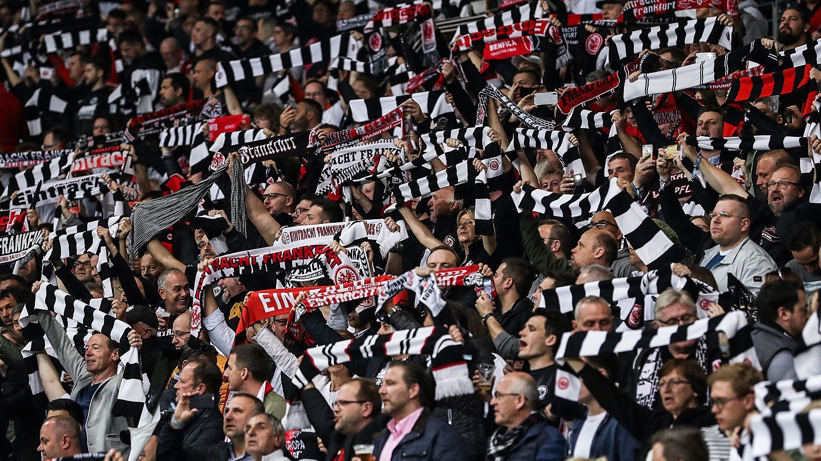 
                <strong>Platz 6: Eintracht Frankfurt (Commerzbank Arena) </strong><br>
                Auslastung: 96,7 ProzentKapazität: 51.500Zuschauerschnitt: 49.794Ausverkaufte Spiele: 6
              