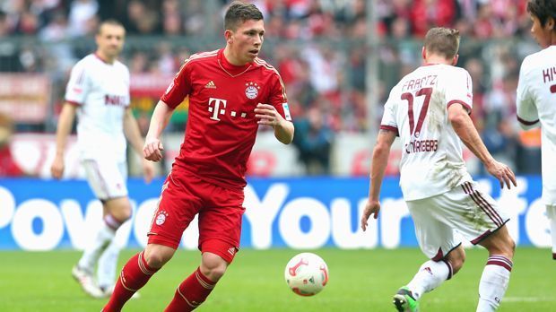 
                <strong>FC Bayern München - Pierre-Emile Hojbjerg (17 Jahre, acht Monate, acht Tage)</strong><br>
                FC Bayern München - Pierre-Emile Hojbjerg (17 Jahre, acht Monate, acht Tage): Wegen zwei Tagen schaffte es der Däne in die Geschichtsbücher des FC Bayern. Denn Hojbjerg war bei seinem Bundesliga-Debüt am 13. April 2013 eben genau zwei Tage jünger als der bisher jüngste Bayern-Debütant in der Bundesliga, David Alaba. 20 Minuten vor dem Ende kam der dänische Nationalspieler beim Stand von 4:0 gegen Nürnberg zu seinem ersten Bundesliga-Einsatz. Heute spielt der 21-Jährige in England für Southampton, weil er sich bei den Bayern nicht durchsetzen konnte. Zuletzt war er an Schalke ausgeliehen.
              