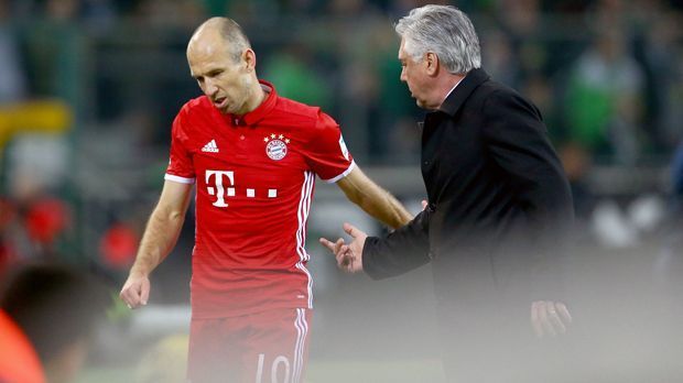 
                <strong>Sparsamer Ancelotti: FCB-Coach setzte nur 21 Spieler ein</strong><br>
                In einer weiteren Kategorie ist der FC Bayern aktuell auf Platz 18. Denn kein anderer Bundesliga-Klub hat in den bisherigen 31 Spielen der Saison 2016/17 weniger Spieler eingesetzt als Münchens Carlo Ancelotti. Der Italiener verhalf in seiner Premieren-Saison nur 21 unterschiedliche Spieler zu Bundesliga-Einsätzen (Zum Vergleich: Werder Bremen setzte schon 31 Spieler ein). Seit der Jahrtausendwende waren es bei Rekordmeister Bayern München nie weniger eingesetzte Spieler am Saisonende (2011/12 auch 21) als aktuell.
              