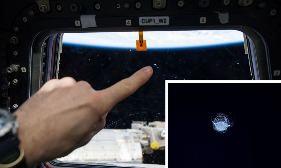 Es war nicht das erste Mal, dass die ISS bombardiert wurde. Seitdem die ISS im Weltraum ist, haben die NASA-Ingenieure Hunderte Einschläge gefunden – darunter im Ausguck-Fenster der Astronauten. Aber keiner hat bisher die Wand der Station durchschlagen.