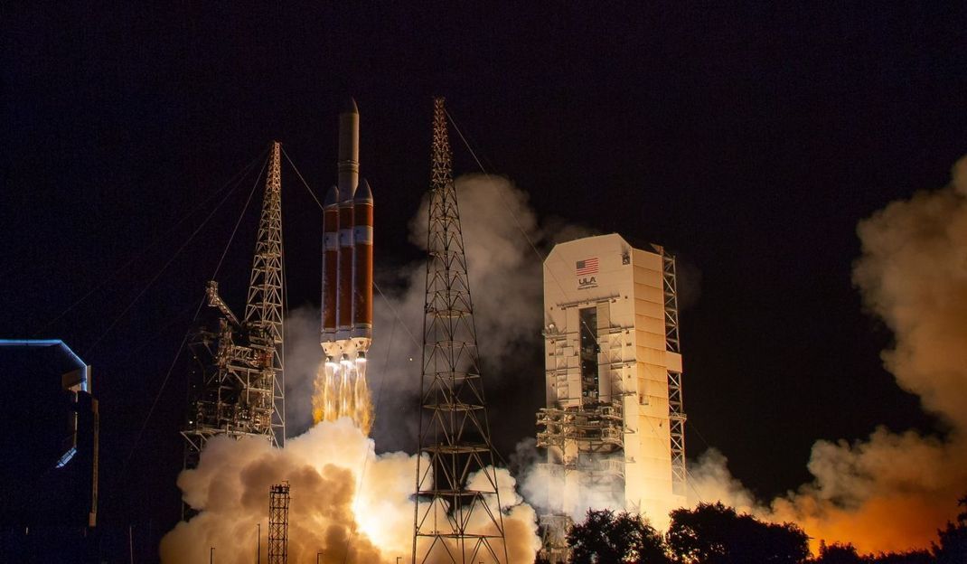 Obwohl die Raumsonde nur 600 Kilo wiegt, startete sie 2018 mit der damals stärksten US-Rakete Delta IV Heavy. Der Grund: Zur Sonne zu fliegen, kostet 55-mal mehr Energie als eine Reise zum Mars.
