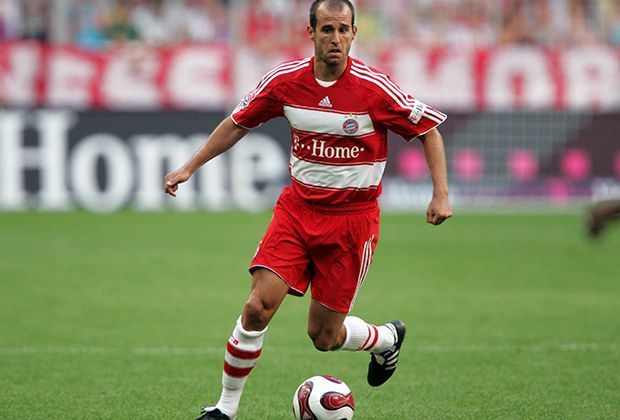 
                <strong>Mehmet Scholl</strong><br>
                Spiele für den FC Bayern: 469; Champions-League-Sieger 2001; UEFA-Pokal-Sieger 1996; Deutscher Meister 1994, 1997, 1999, 2000, 2001, 2003, 2005, 2006; DFB-Pokal-Sieger 1998, 2000, 2003, 2005, 2006.
              