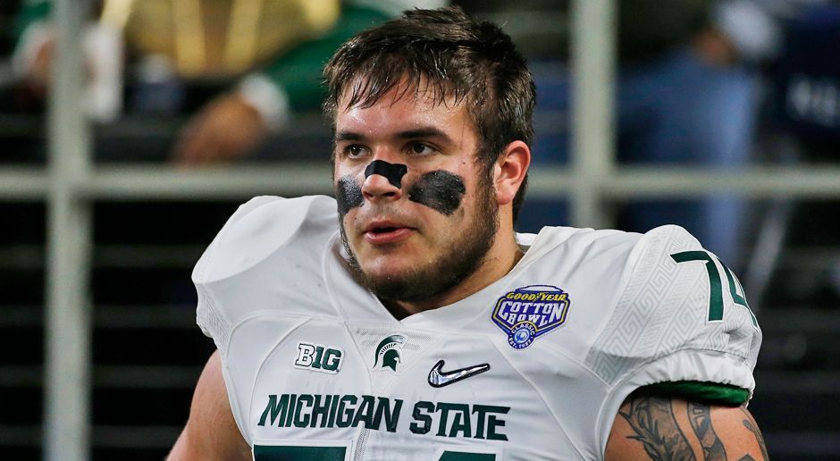 
                <strong>Jack Conklin</strong><br>
                8. Position: Jack Conklin (Offensive Tackle) zu den Cleveland Browns. Die Browns nehmen entweder den besten verbliebenen DE im Draft oder Jack Conklin, wenn er verfügbar ist. Joe Thomas ist seit Jahren eine Bank auf LT – Jack Conklin wird sein Pendant auf RT.
              