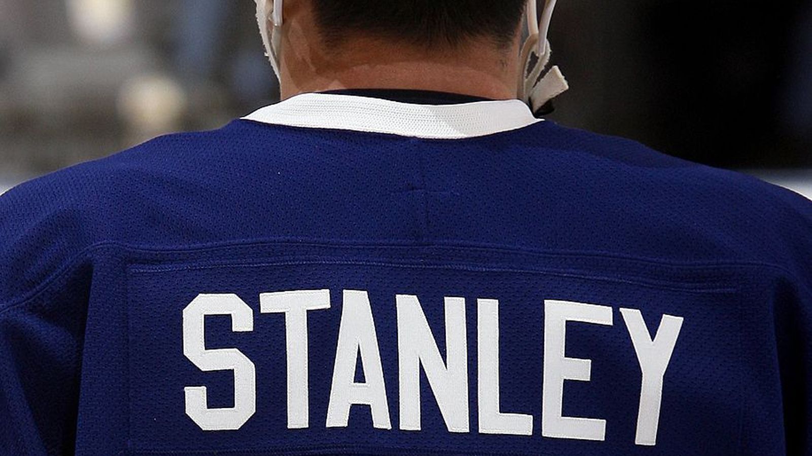 
                <strong>Platz 12: Allan Stanley </strong><br>
                &#x2022; Alter beim letzten NHL-Spiel: 43 Jahre, 35 Tage -<br>&#x2022; Letztes NHL-Spiel im Jahre 1969<br>
              