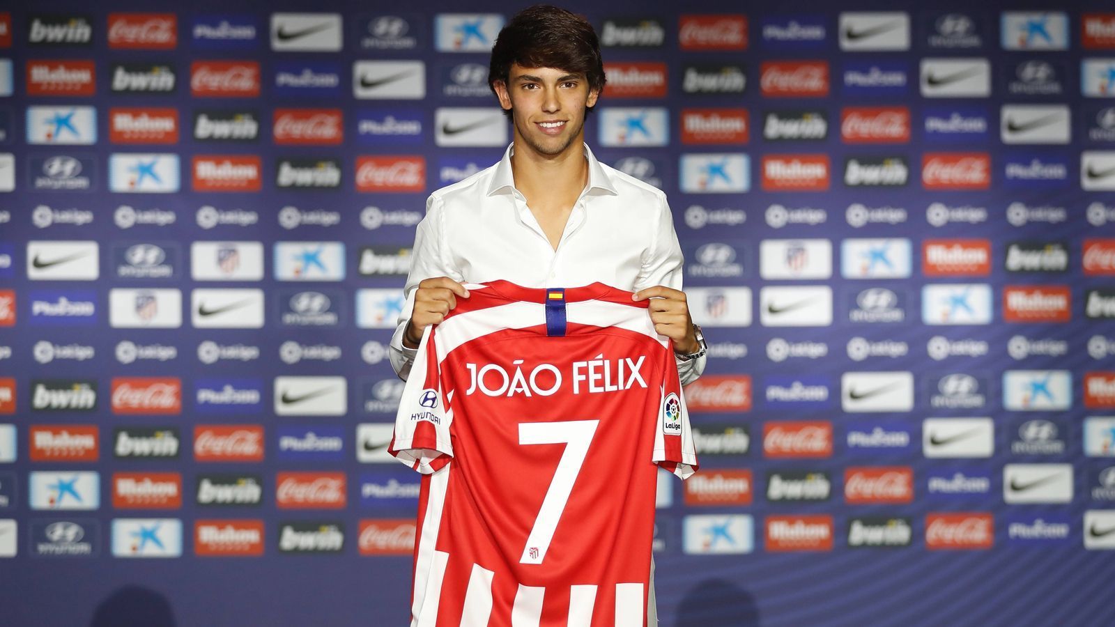 
                <strong>Platz 1 - Joao Felix</strong><br>
                Ablösesumme: 126 Millionen EuroAufnehmender Verein: Atletico MadridAbgebender Verein: Benfica Lissabon
              