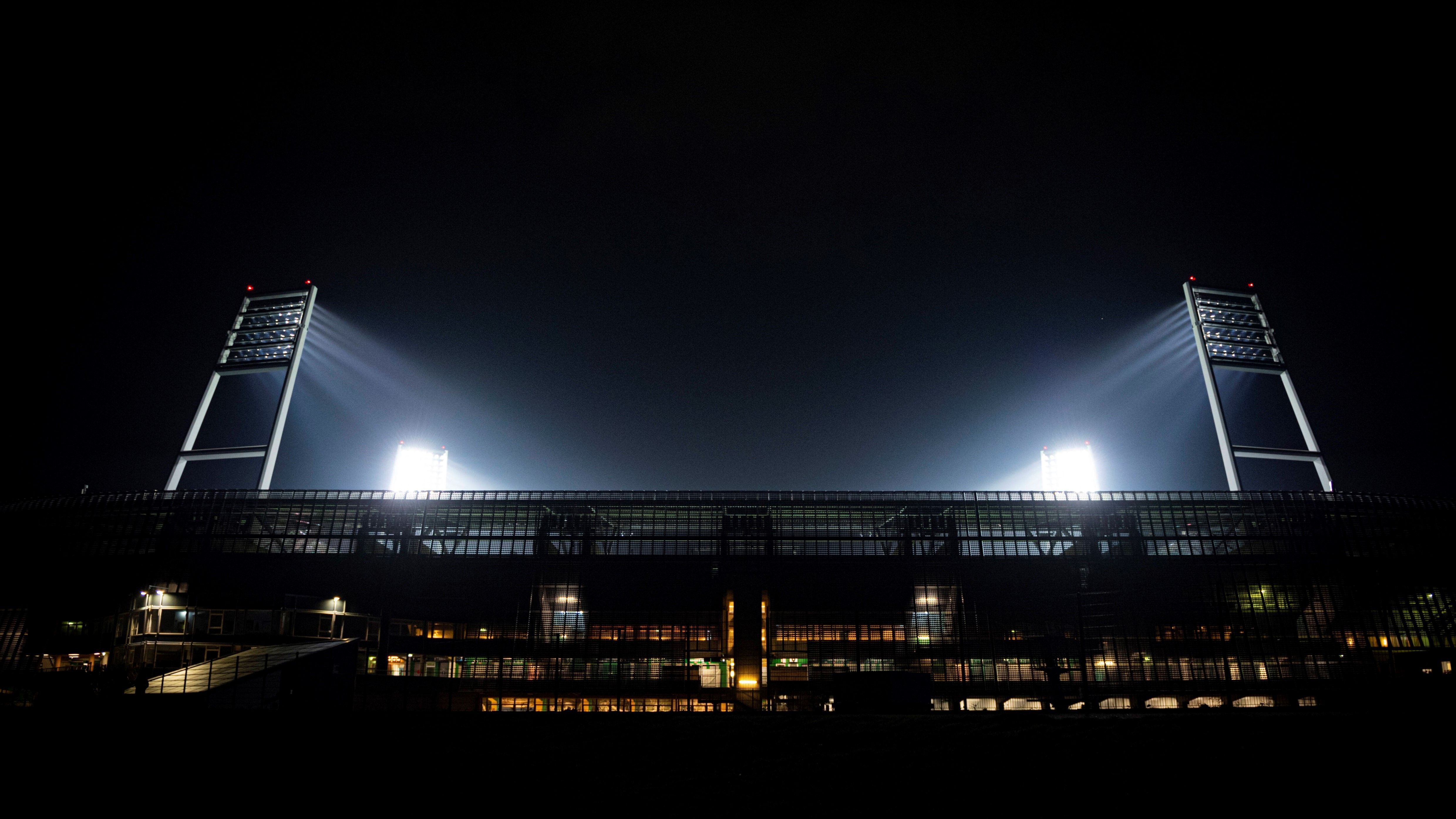 
                <strong>Platz 7: Werder Bremen</strong><br>
                Wenn im Weserstadion die Lichter für ein Pokalspiel angeknipst werden, ist bekanntlich alles möglich. Der Klub ist berühmt für seine berauschenden Flutlicht-Abende. Gegen den Zweitligisten Greuther Fürth bahnt sich aber keine Pokalschlacht mit allzu verwegener Dramaturgie an. Das liegt beileibe nicht an der Dominanz der Bremer. Die Mannschaft von Florian Kohfeldt hat sich zwar etwas aus dem Abstiegskampf entwunden, aber das Bremer Spiel lahmt noch zu oft in der Offensive. Gegen Fürth sollte ein Weiterkommen aber fast schon Pflicht sein: Der Gegner ordnete dem Pokal nicht die größte Bedeutung zu und will seine Kräfte auf die Liga konzentrieren. 
              