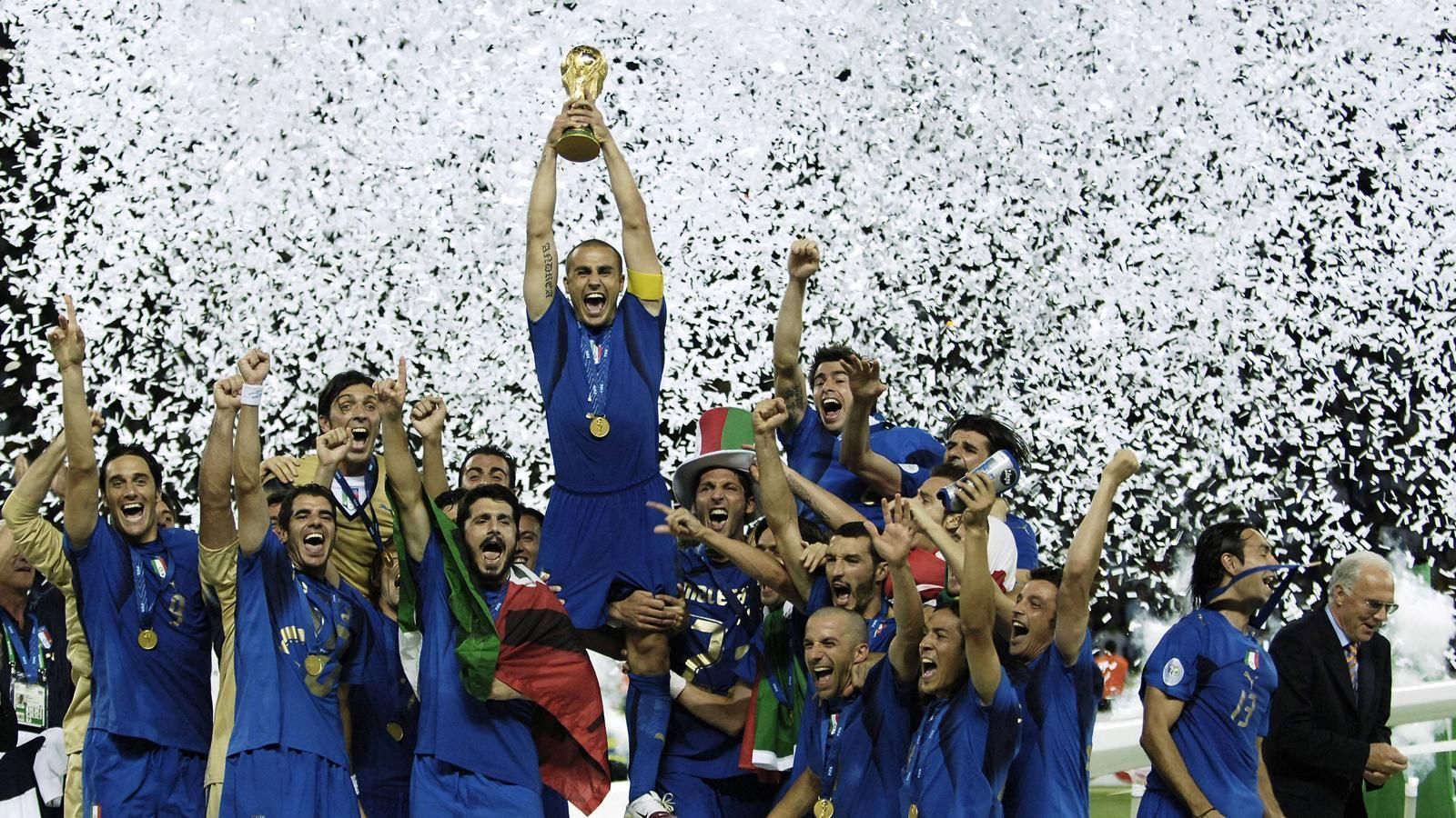 
                <strong>Platz 6: Italien (drei Final-Teilnahmen)</strong><br>
                Im WM-Finale: 2006WM-Titel: 1Im EM-Finale: 2000, 2012EM-Titel: -
              