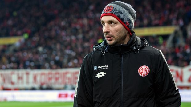 
                <strong>Sandro Schwarz (1. FSV Mainz 05)</strong><br>
                Mit dem Abstiegskampf muss der Mainzer Trainer Sandro Schwarz auch schon in seinem ersten Jahr als Bundesliga-Trainer auseinandersetzen. Von 1995 bis 2004 spielte er für den 1. FSV, zunächst in der Jugend und später als Profi. Insgesamt lief der gebürtige Mainzer 107 Mal für seinen Heimatverein auf, ehe er die Laufbahn in Essen bzw. Wiesbaden fortsetzte. Seit 2013 ist der 39-Jährige zurück in Mainz, trainierte zunächst die U19, dann die zweite Mannschaft und seit Sommer 2017 die Profis. Mit nur 27 Punkten nach 29 Spielen droht Schwarz und dem FSV jedoch der Abstieg. Derzeit liegen die Mainzer zumindest noch auf dem Relegationsplatz. Der Vertrag des 39-jährigen Schwarz läuft noch bis zum Sommer 2020. 
              